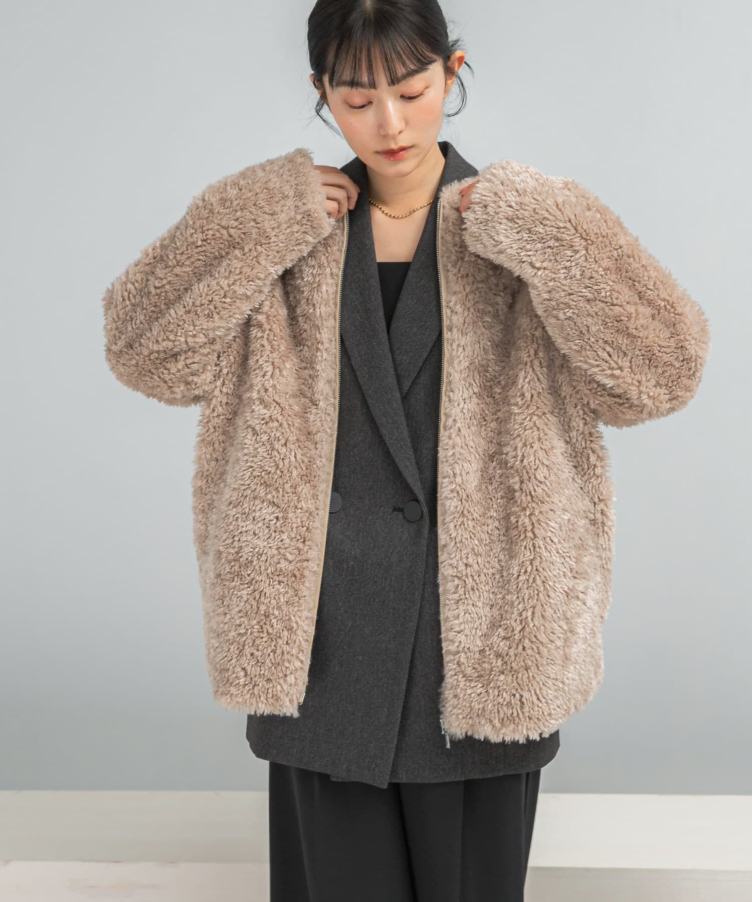 URBAN RESEARCH ROSSO「『WEB/一部店舗限定』ノーカラーファーボアZIPブルゾン」|ノーカラージャケット|