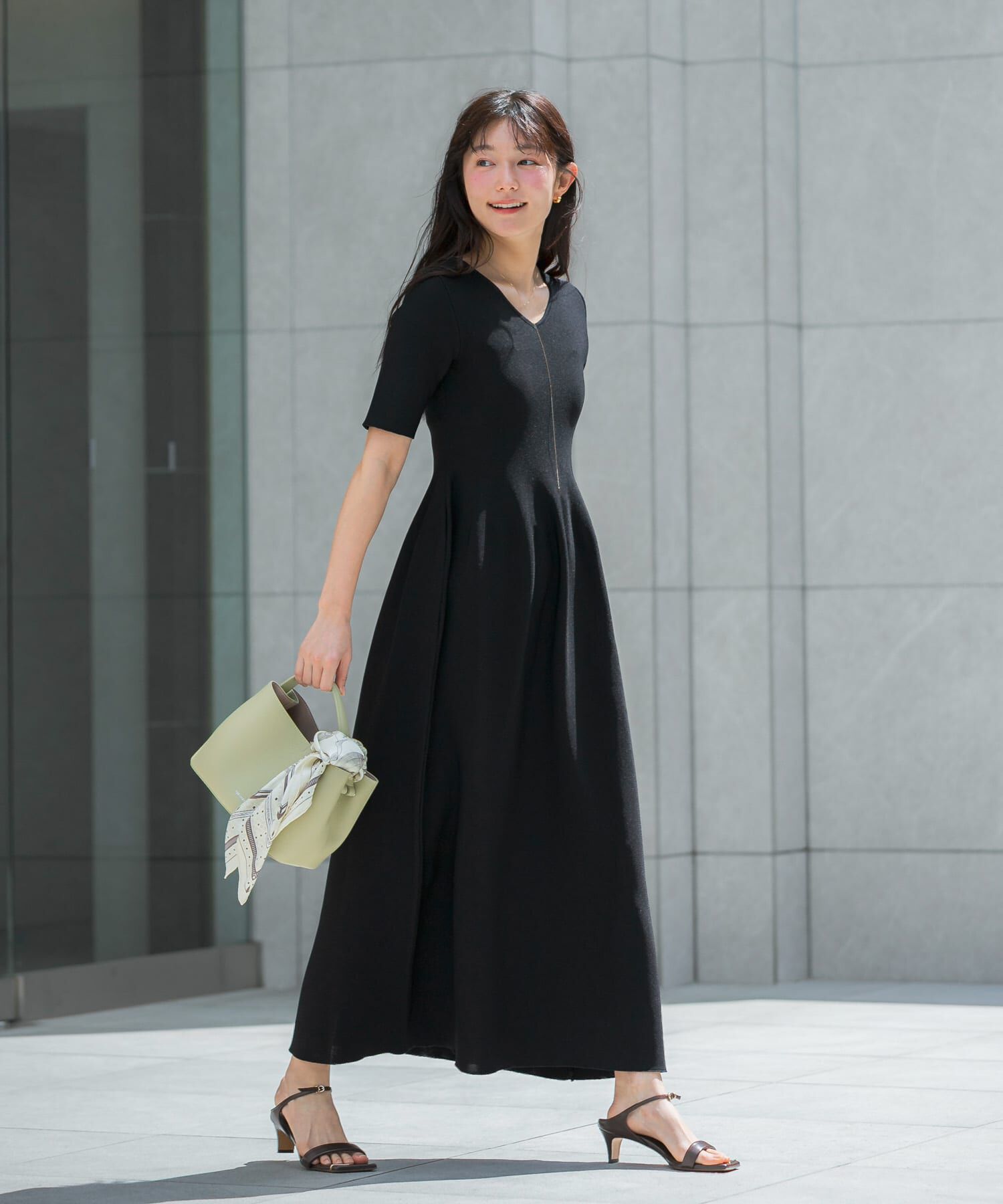 URBAN RESEARCH ROSSO「『一部WEB限定カラー』フォルムニットVネックワンピース」|ワンピース|ブラック