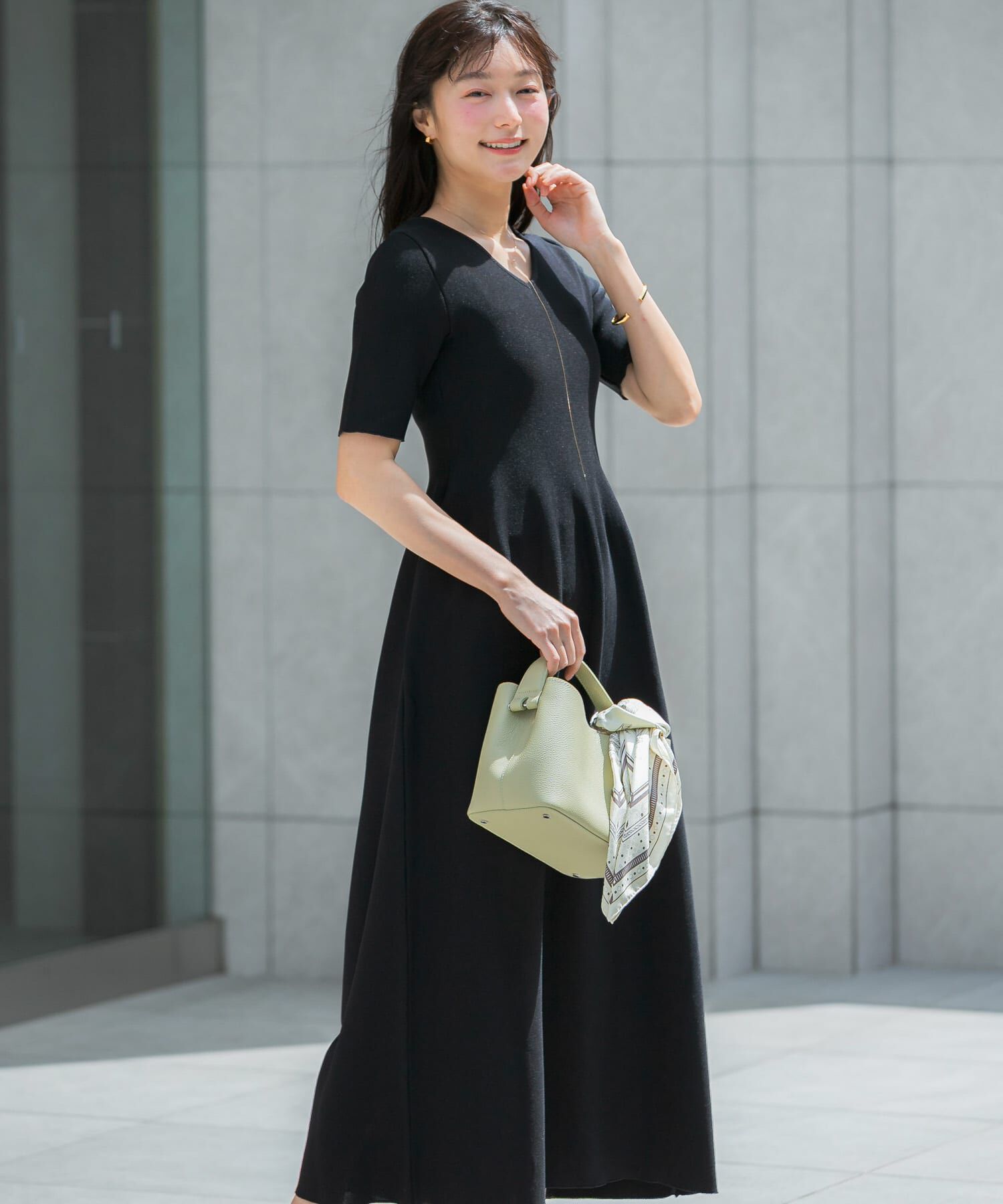 URBAN RESEARCH ROSSO「『一部WEB限定カラー』フォルムニットVネックワンピース」|ワンピース|