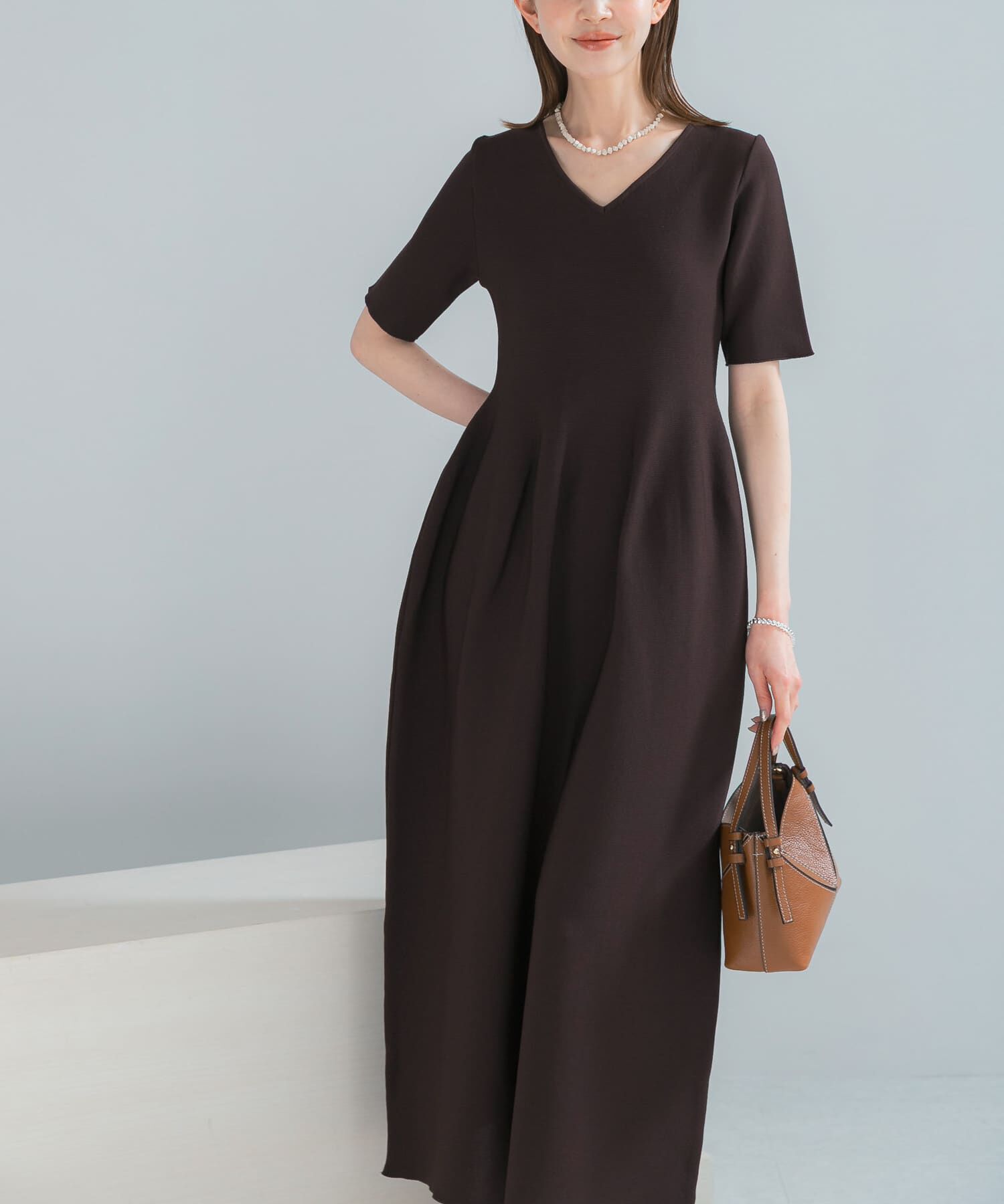 URBAN RESEARCH ROSSO「『一部WEB限定カラー』フォルムニットVネックワンピース」|ワンピース|