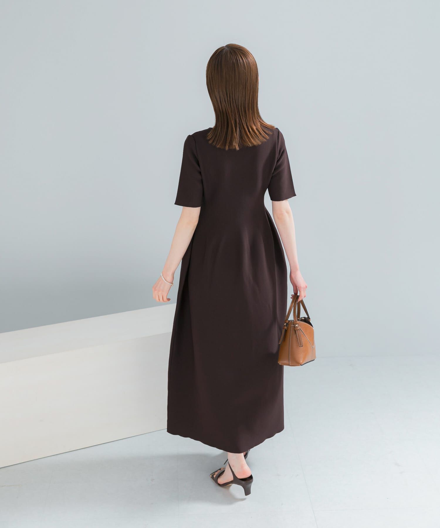 URBAN RESEARCH ROSSO「『一部WEB限定カラー』フォルムニットVネックワンピース」|ワンピース|