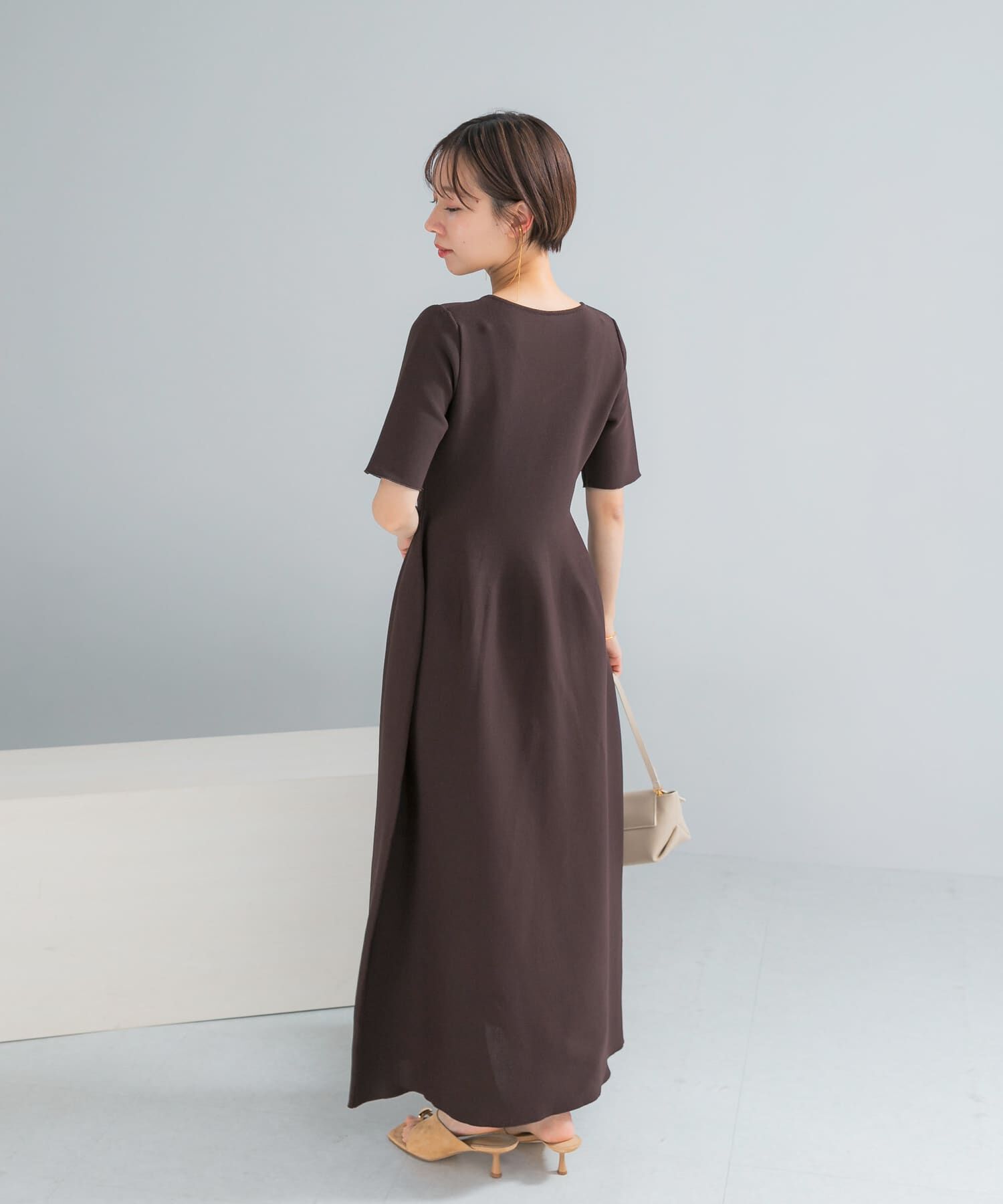 URBAN RESEARCH ROSSO「『一部WEB限定カラー』フォルムニットVネックワンピース」|ワンピース|