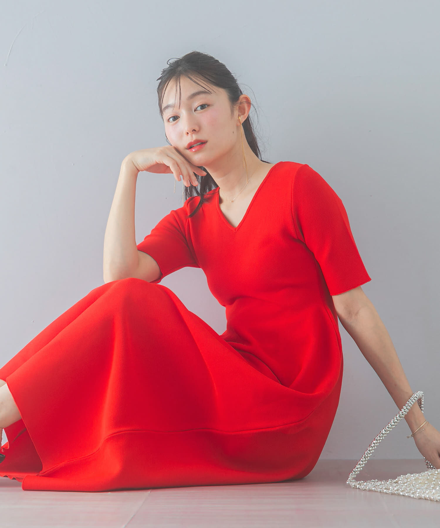 URBAN RESEARCH ROSSO「『一部WEB限定カラー』フォルムニットVネックワンピース」|ワンピース|レッド