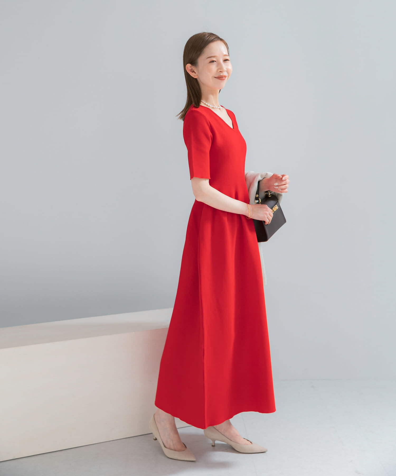 URBAN RESEARCH ROSSO「『一部WEB限定カラー』フォルムニットVネックワンピース」|ワンピース|