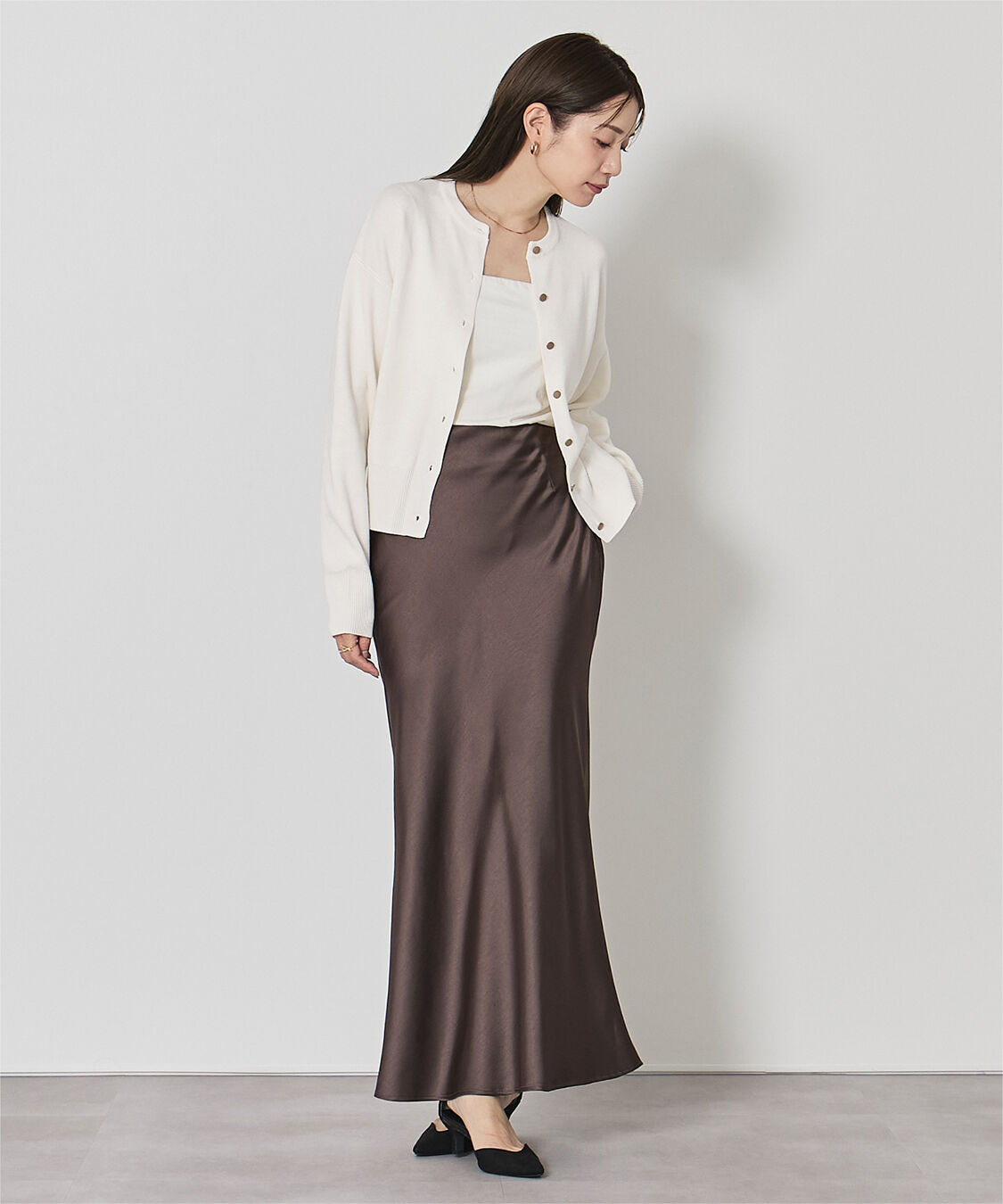 ur's「マット釦クルーネックニットカーディガン」|カーディガン|