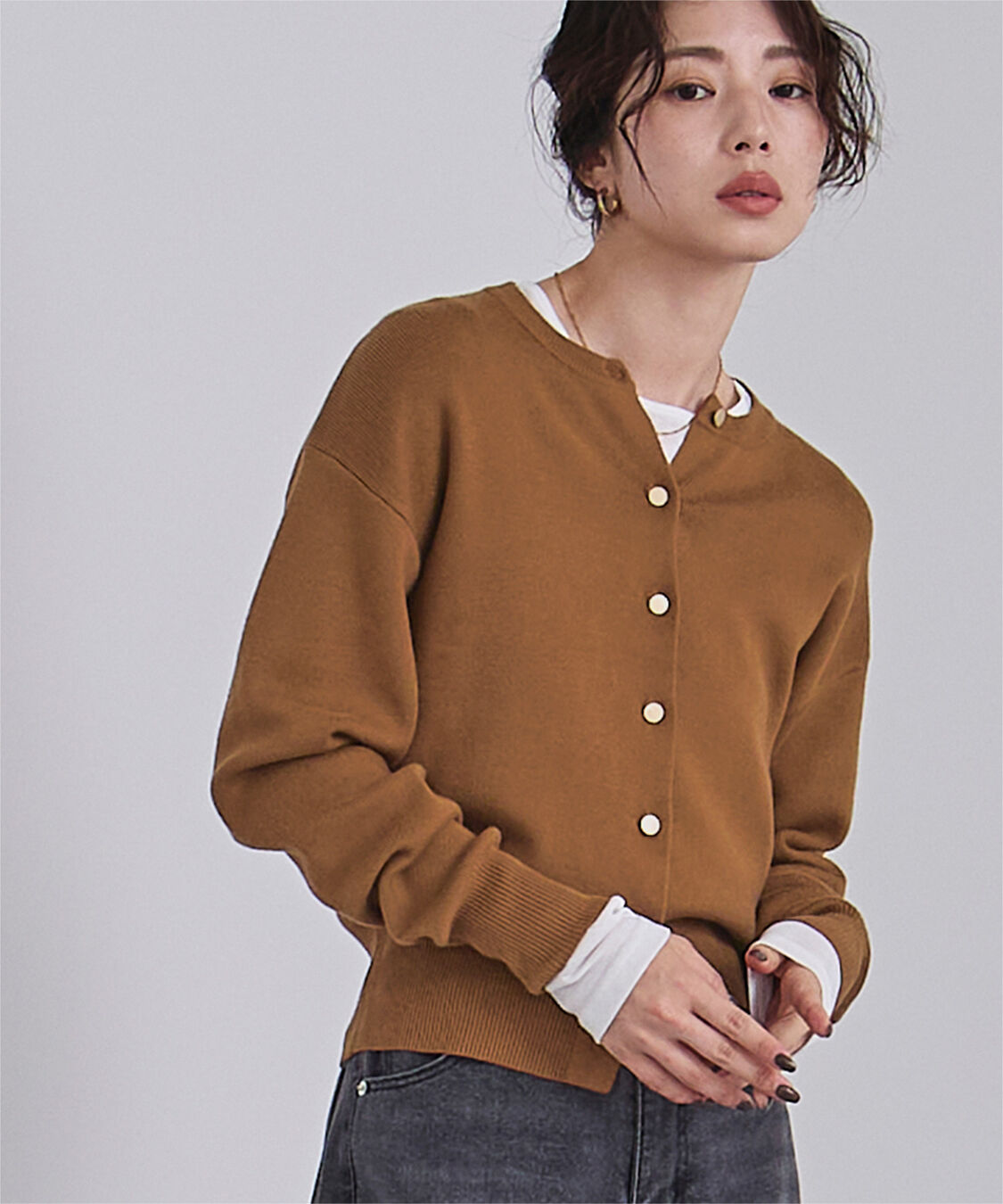 ur's「マット釦クルーネックニットカーディガン」|カーディガン|キャメル