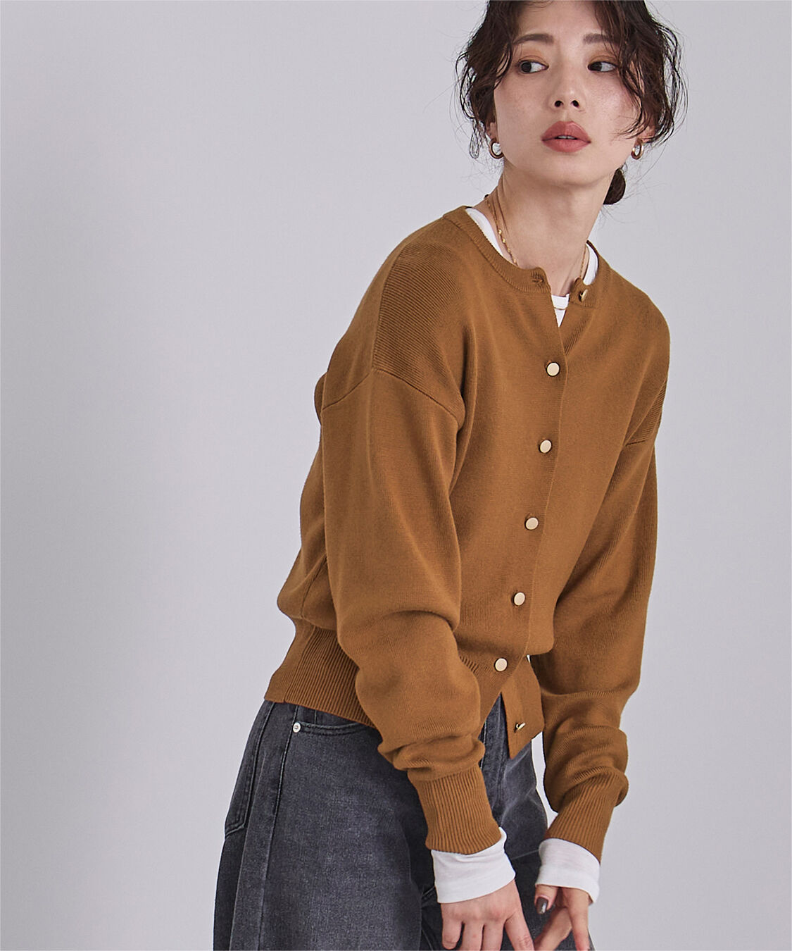 ur's「マット釦クルーネックニットカーディガン」|カーディガン|