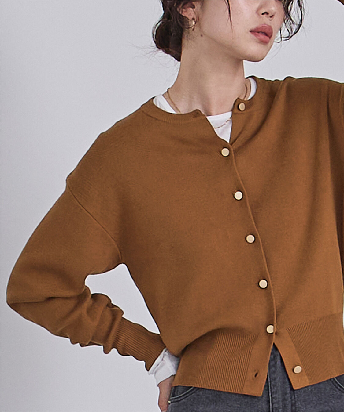 ur's「マット釦クルーネックニットカーディガン」|カーディガン|