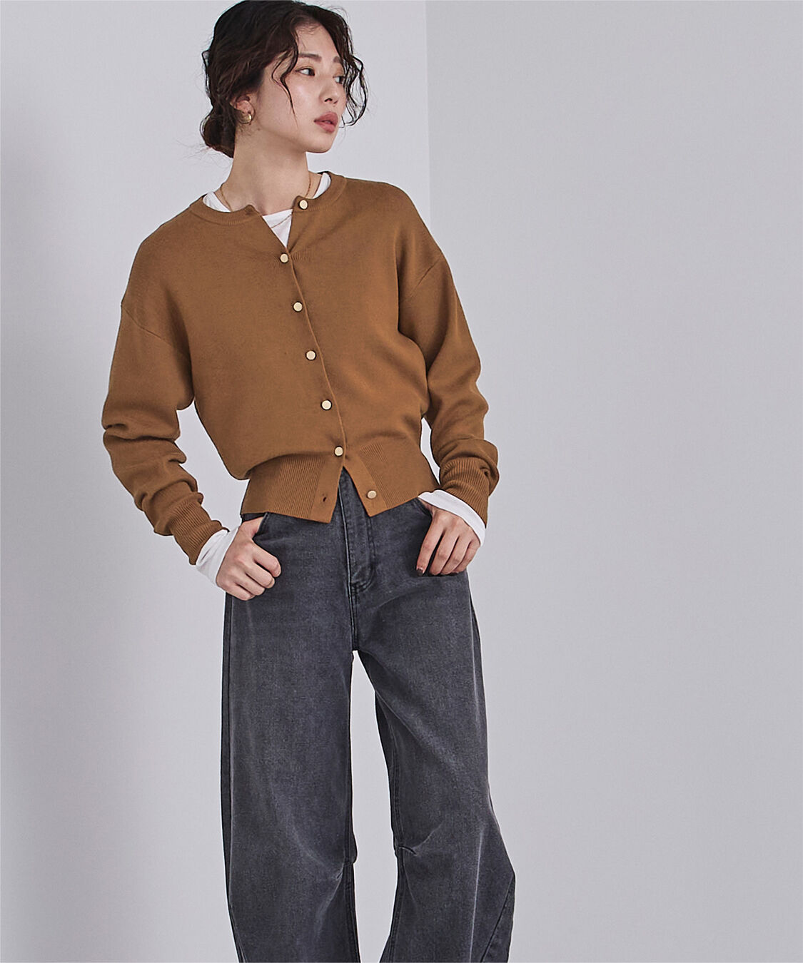 ur's「マット釦クルーネックニットカーディガン」|カーディガン|