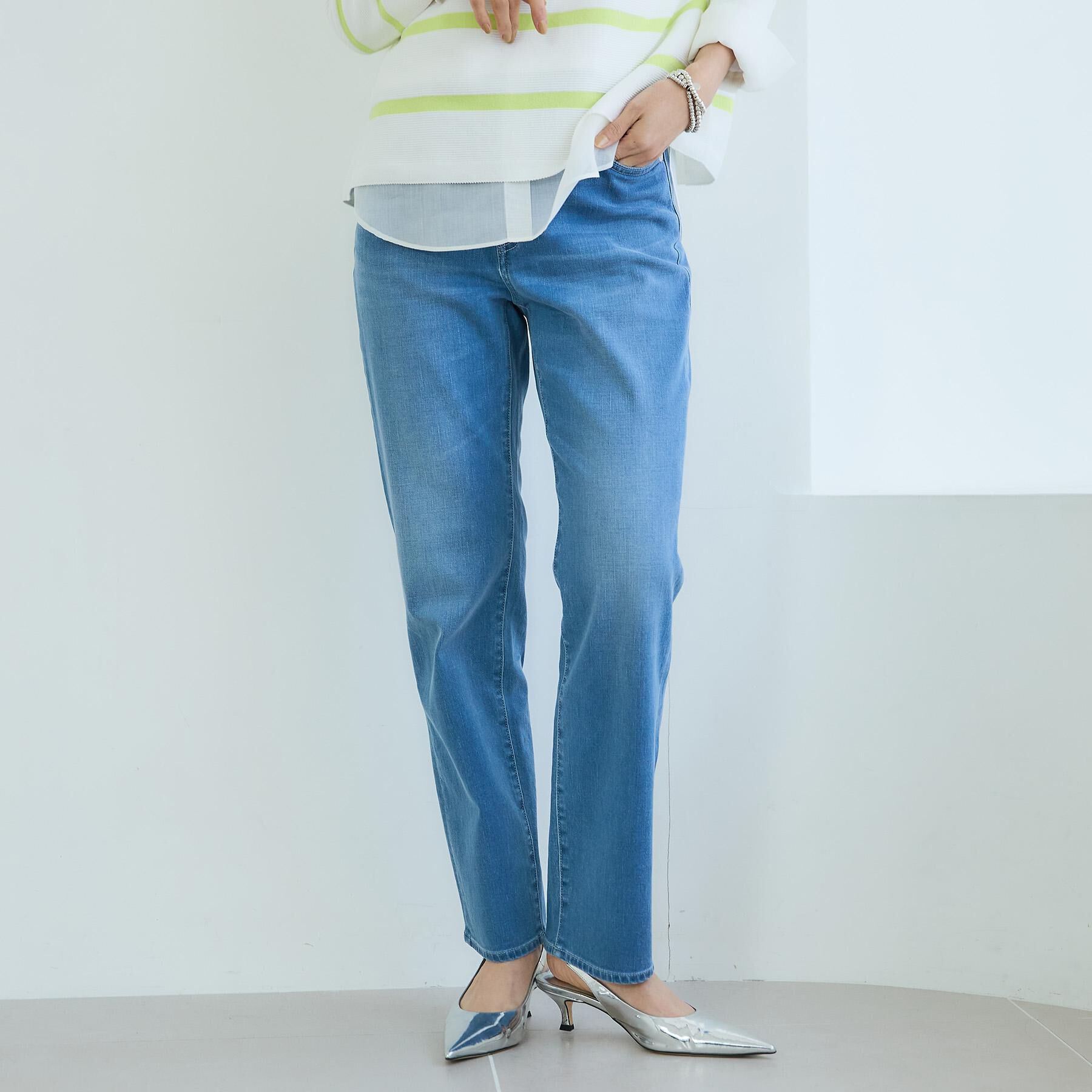 UNTITLED「【古畑星夏さん着用/人気デニム】MAKE&times;DENIMスリムストレート」|デニム|ライトブルー(092