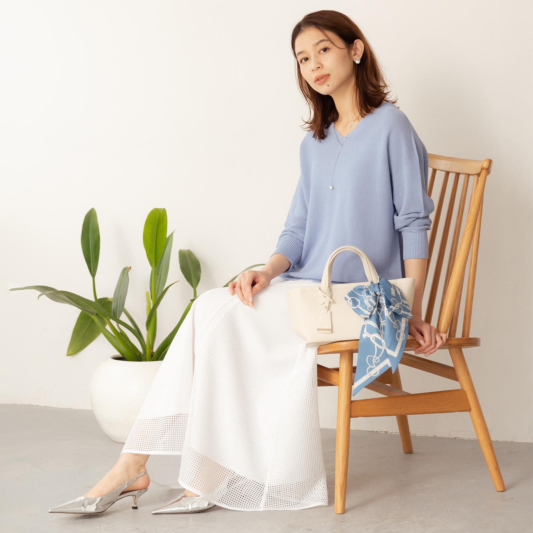 UNTITLED「【7色展開/洗える/程よい透け感】ドライタッチVネックニット」|ニット・セーター|