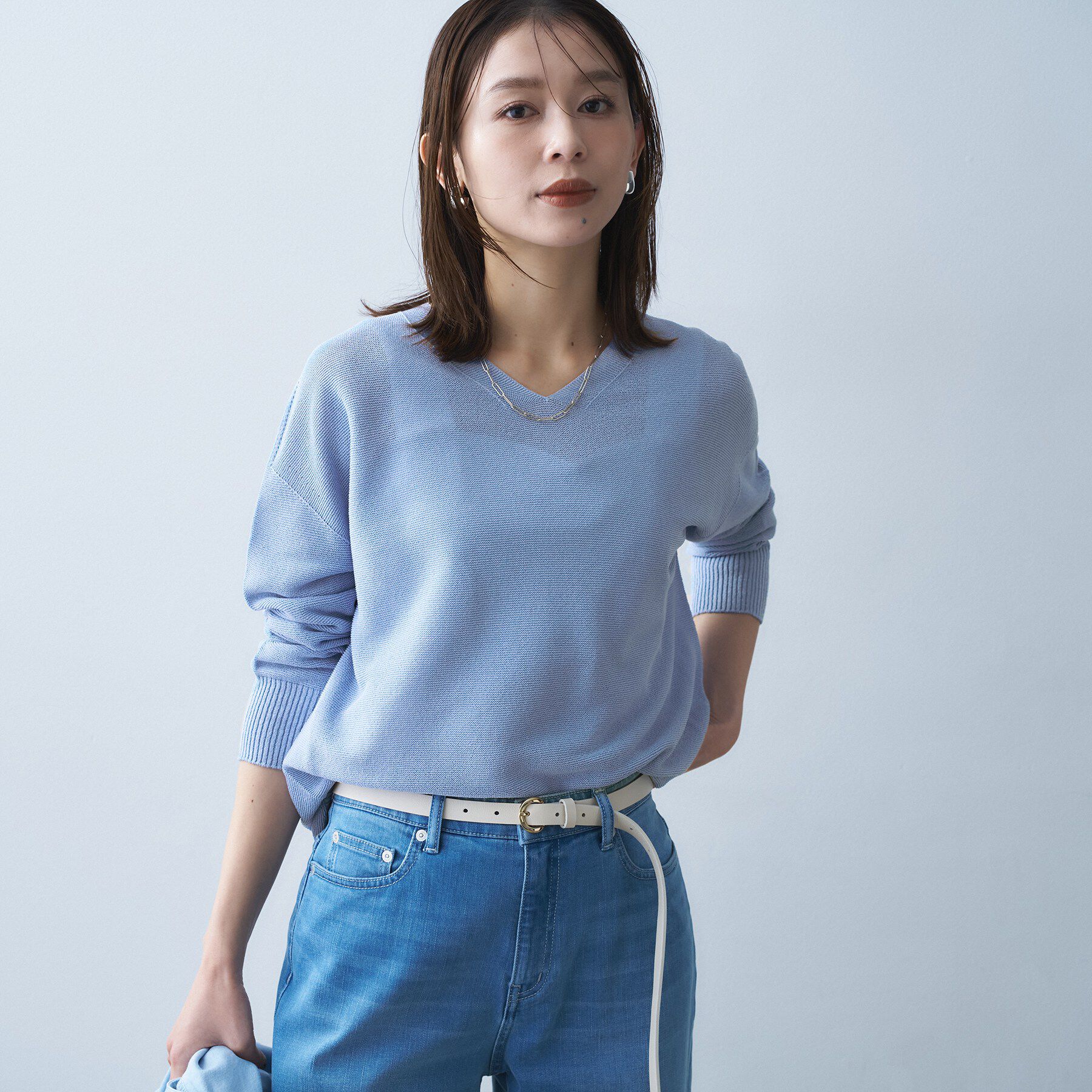 UNTITLED「【7色展開/洗える/程よい透け感】ドライタッチVネックニット」|ニット・セーター|