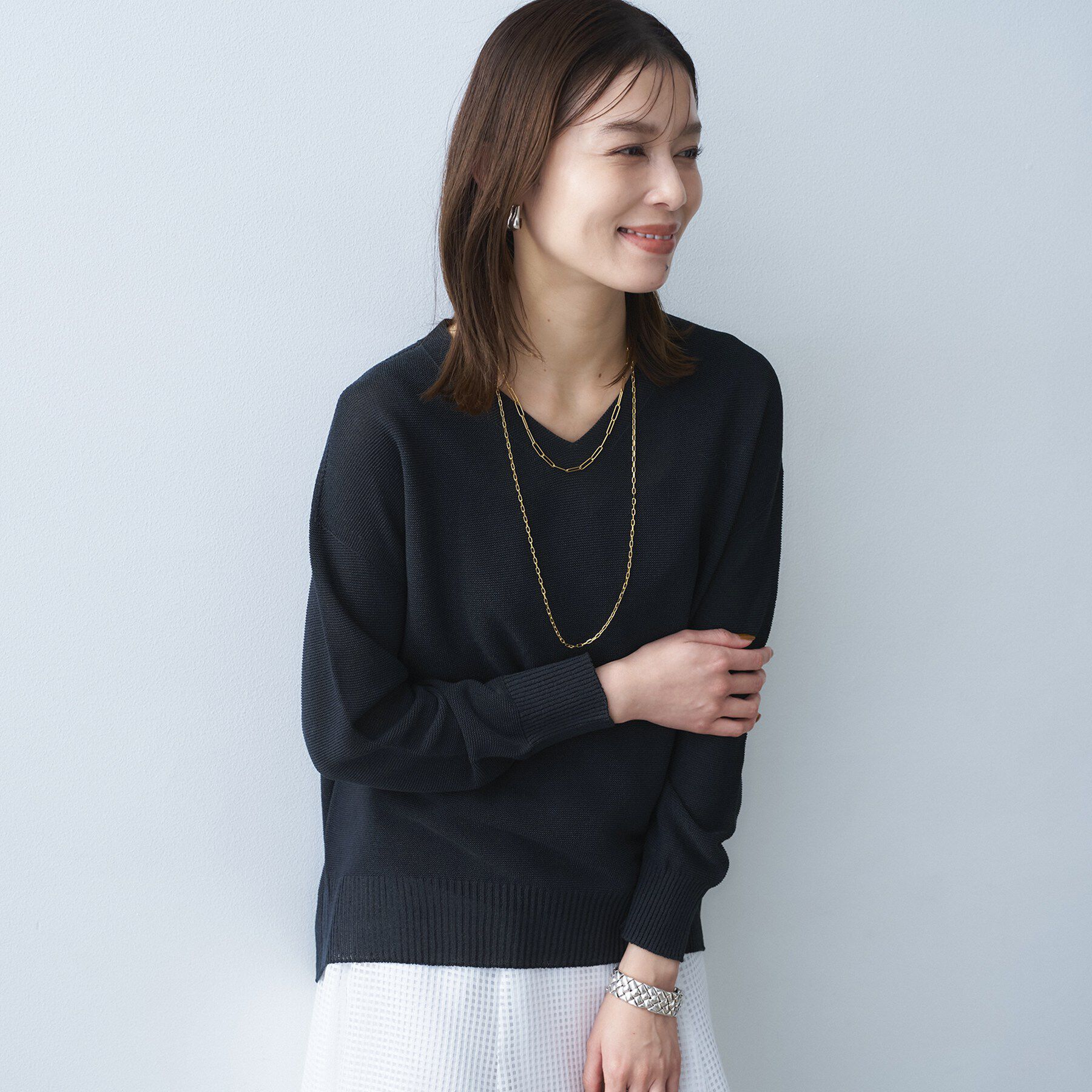 UNTITLED「【7色展開/洗える/程よい透け感】ドライタッチVネックニット」|ニット・セーター|