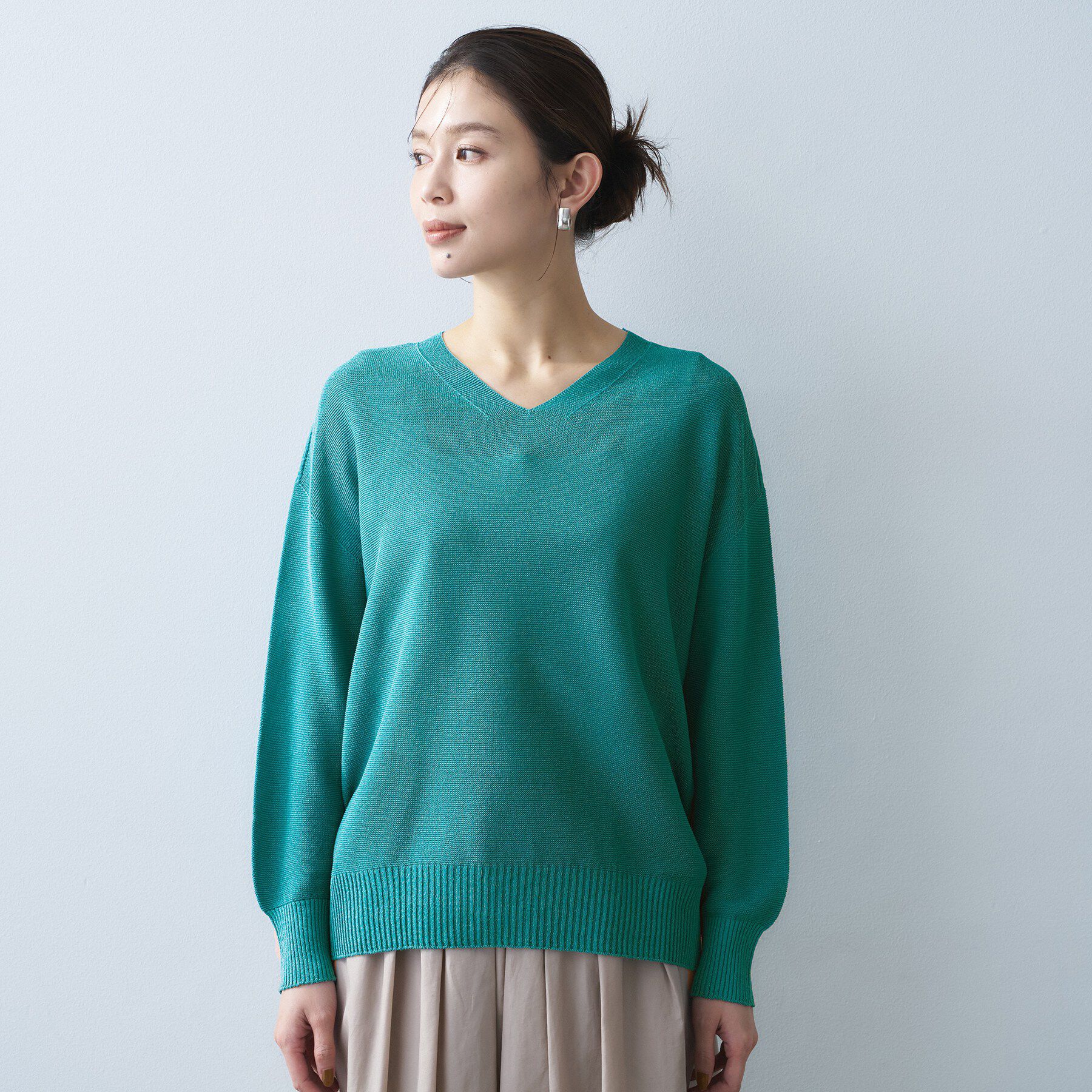 UNTITLED「【7色展開/洗える/程よい透け感】ドライタッチVネックニット」|ニット・セーター|