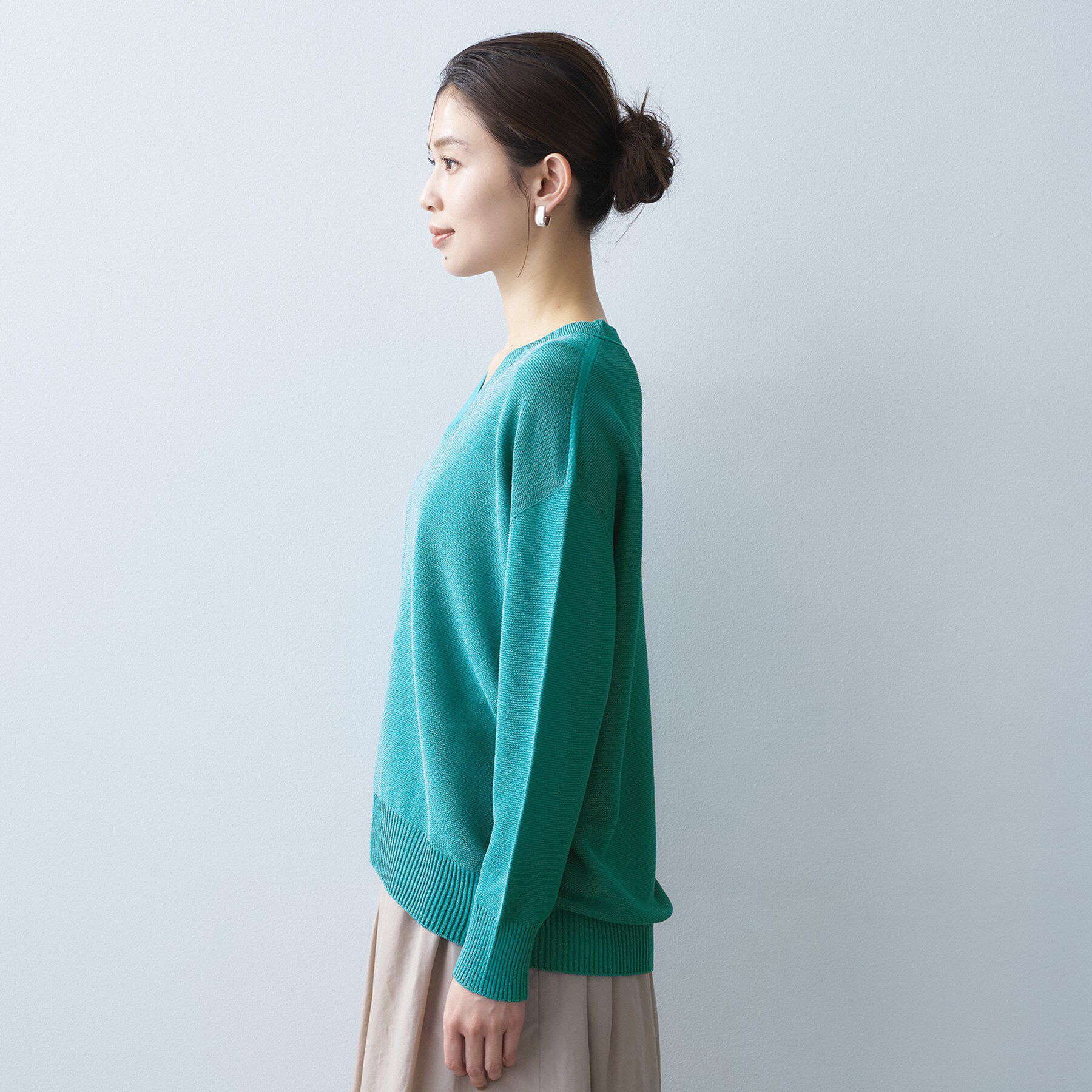 UNTITLED「【7色展開/洗える/程よい透け感】ドライタッチVネックニット」|ニット・セーター|