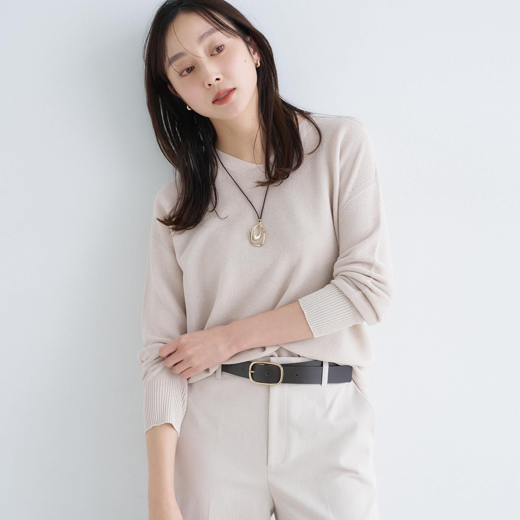 UNTITLED「【7色展開/洗える/程よい透け感】ドライタッチVネックニット」|ニット・セーター|ベージュ(052)