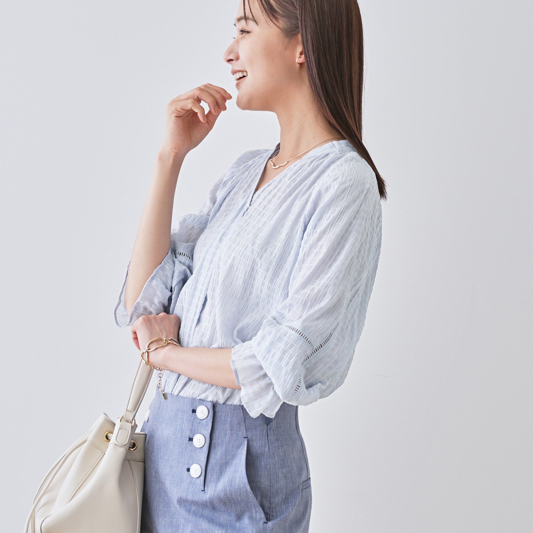 INDIVI「【洗える／シャーリング素材】ボリューム袖エアリーブラウス」|シャツ・ブラウス|