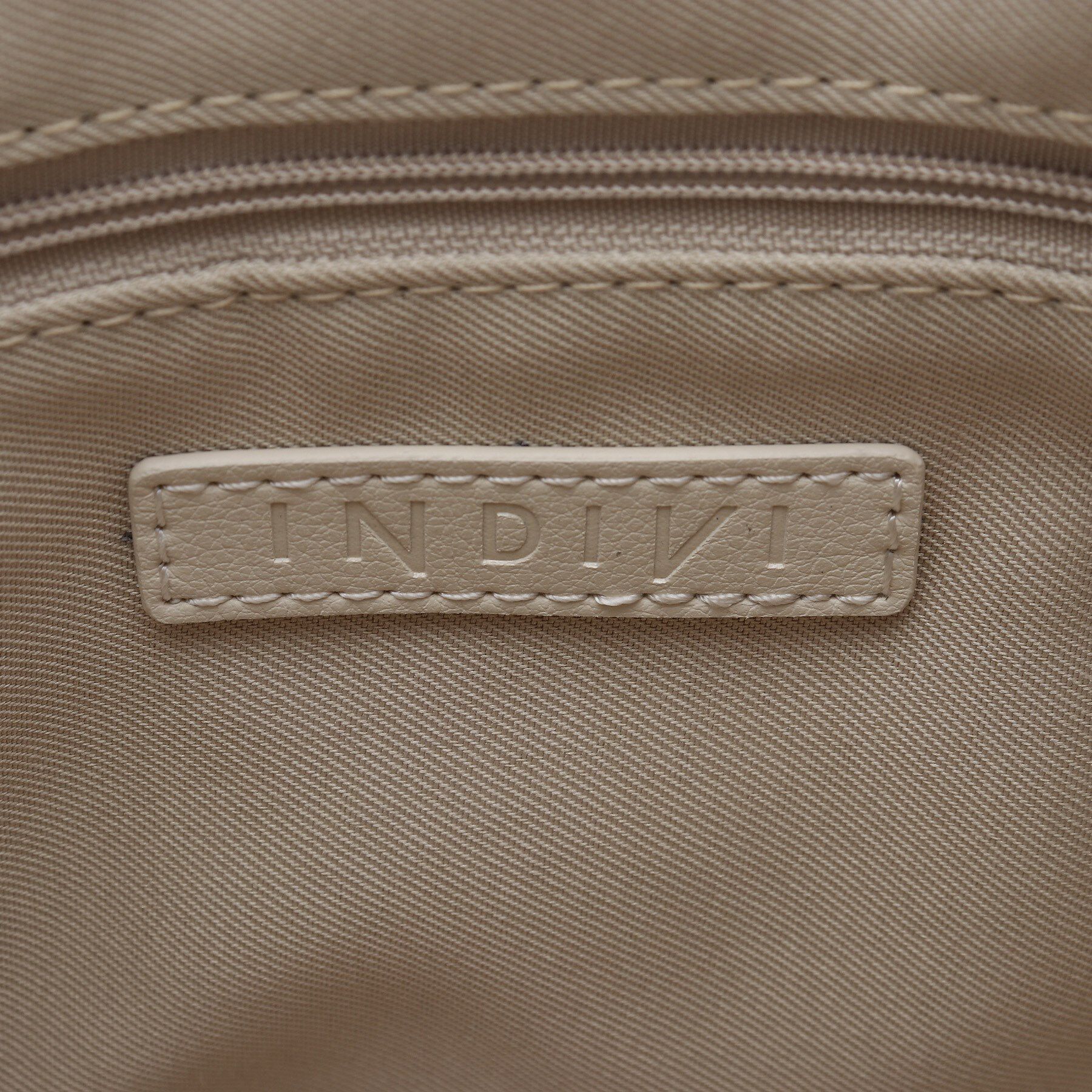 INDIVI「【ミドルサイズ／合皮】キャリアタックバッグ」|ハンドバッグ|