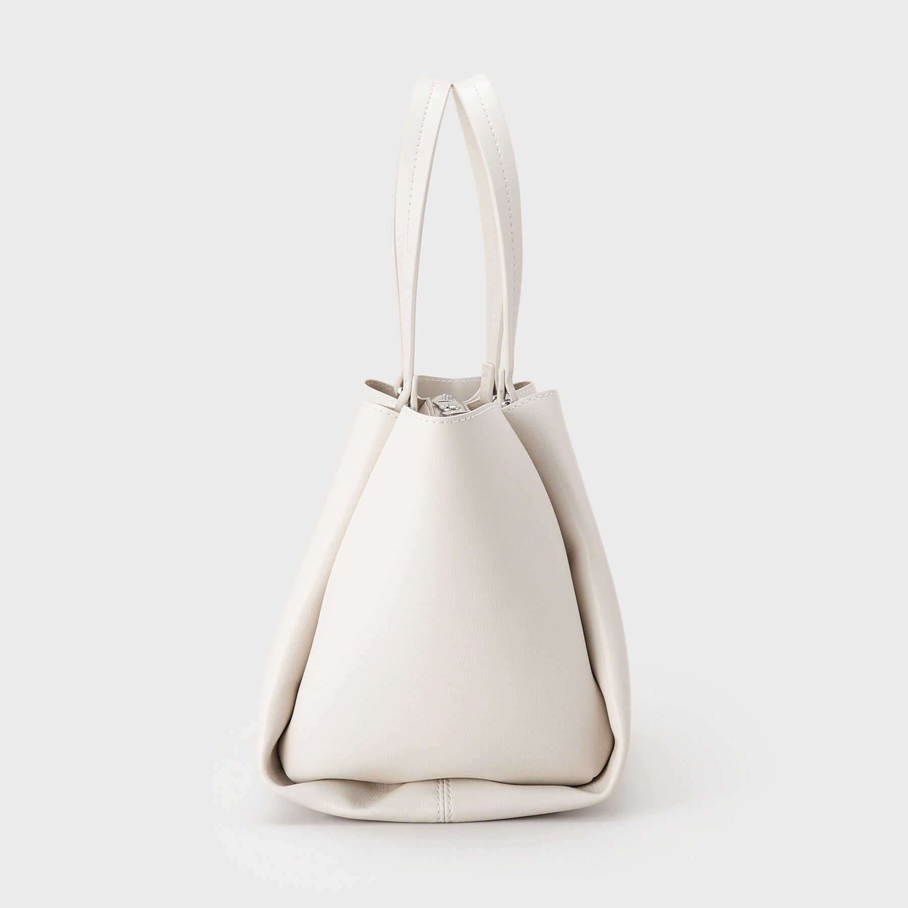 INDIVI「【ミドルサイズ／合皮】キャリアタックバッグ」|ハンドバッグ|