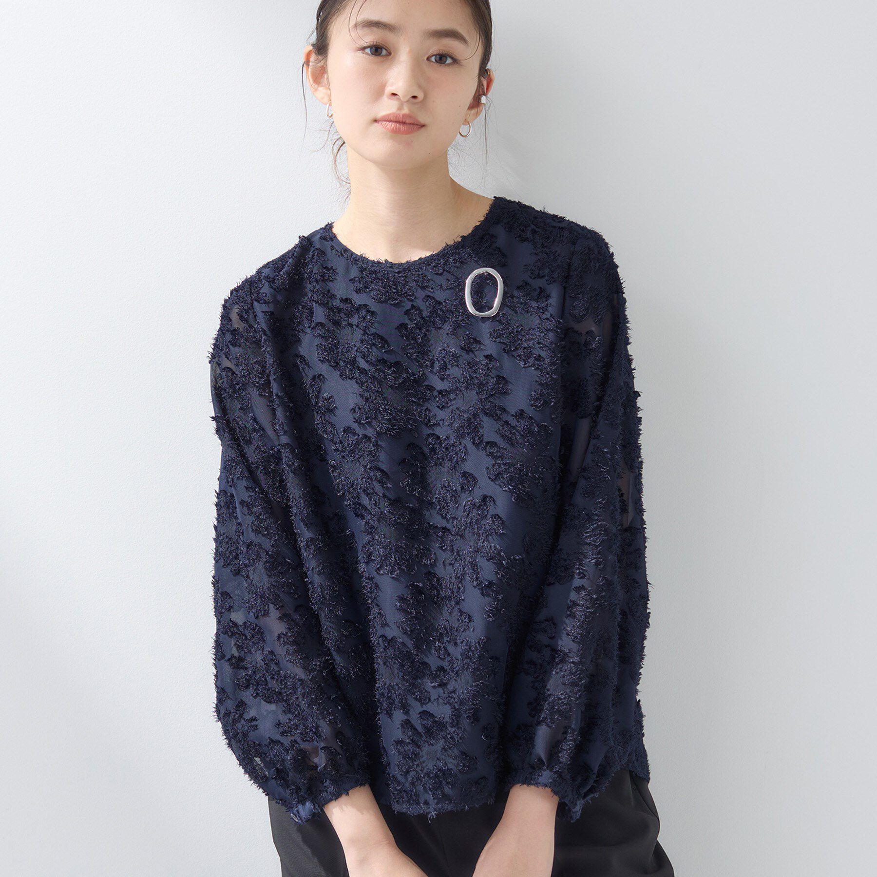 INDIVI「【華やか／大人シアー／セレモニー】カットフリンジブラウス」|シャツ・ブラウス|ネイビー(094)