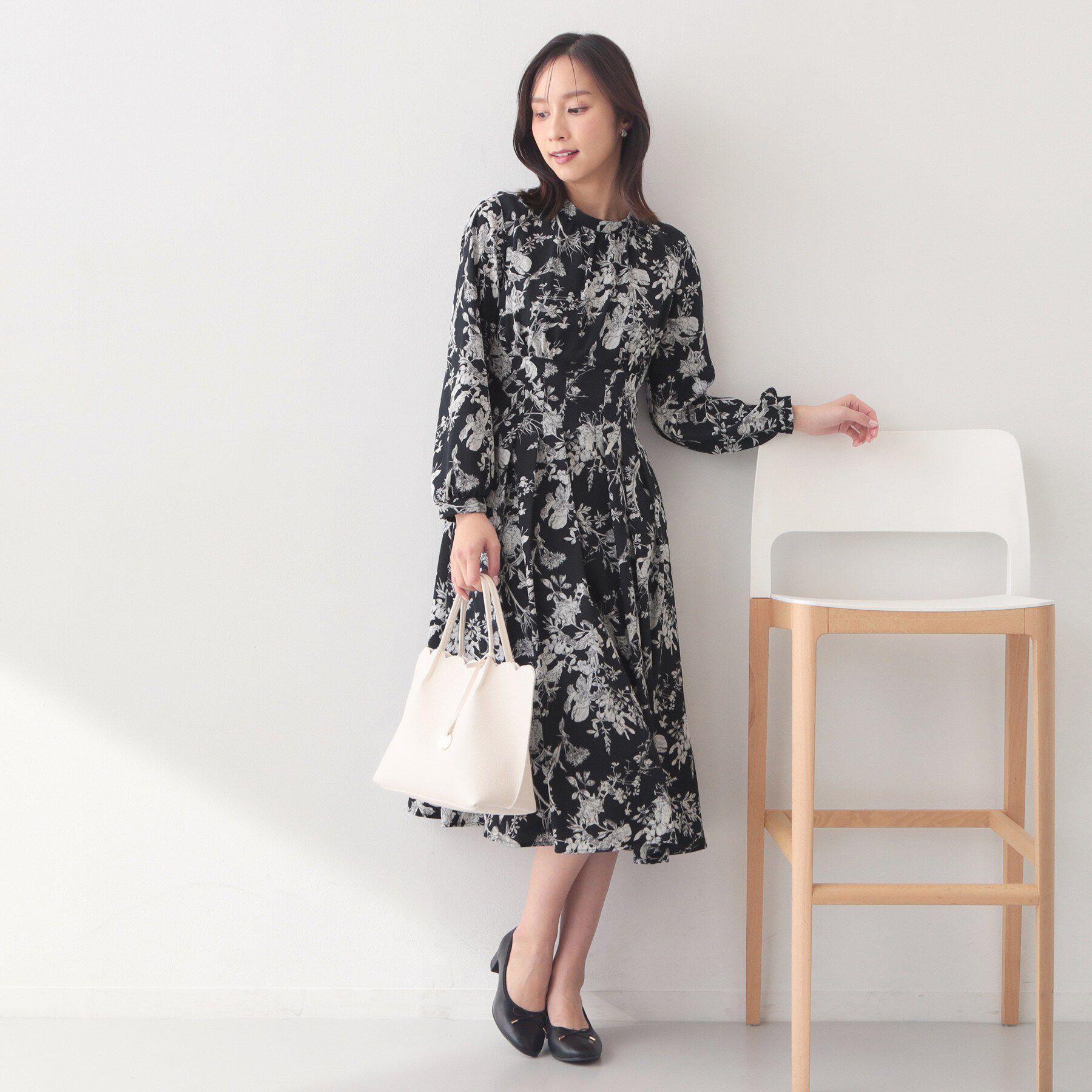 index「フラワーハイネックタックワンピース【洗濯機OK/イージーアイロン/防シワ】」|ワンピース|