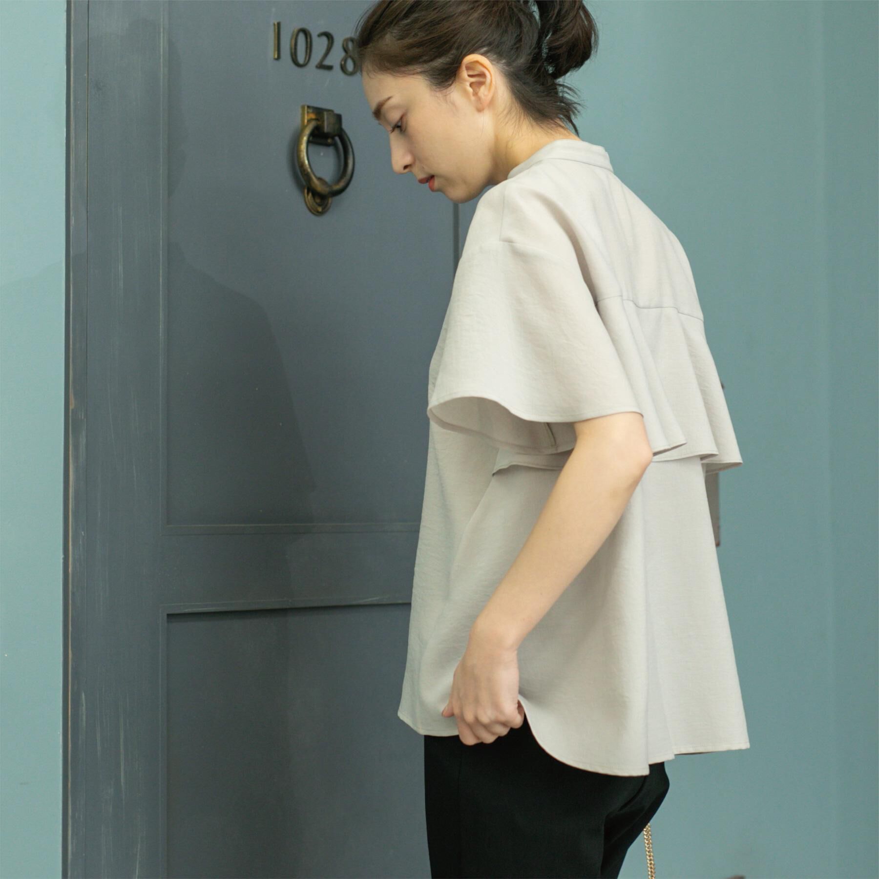 OPAQUE.CLIP「バックフリルバンドカラーブラウス【洗濯機洗い可/吸水速乾/接触冷感】」|シャツ・ブラウス|