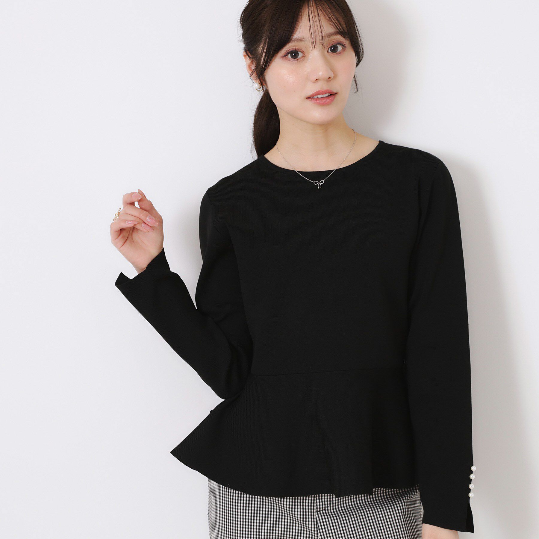 Couture broach「【大人可愛い・通勤】バックパール調ペプラムニット」|ニット・セーター|
