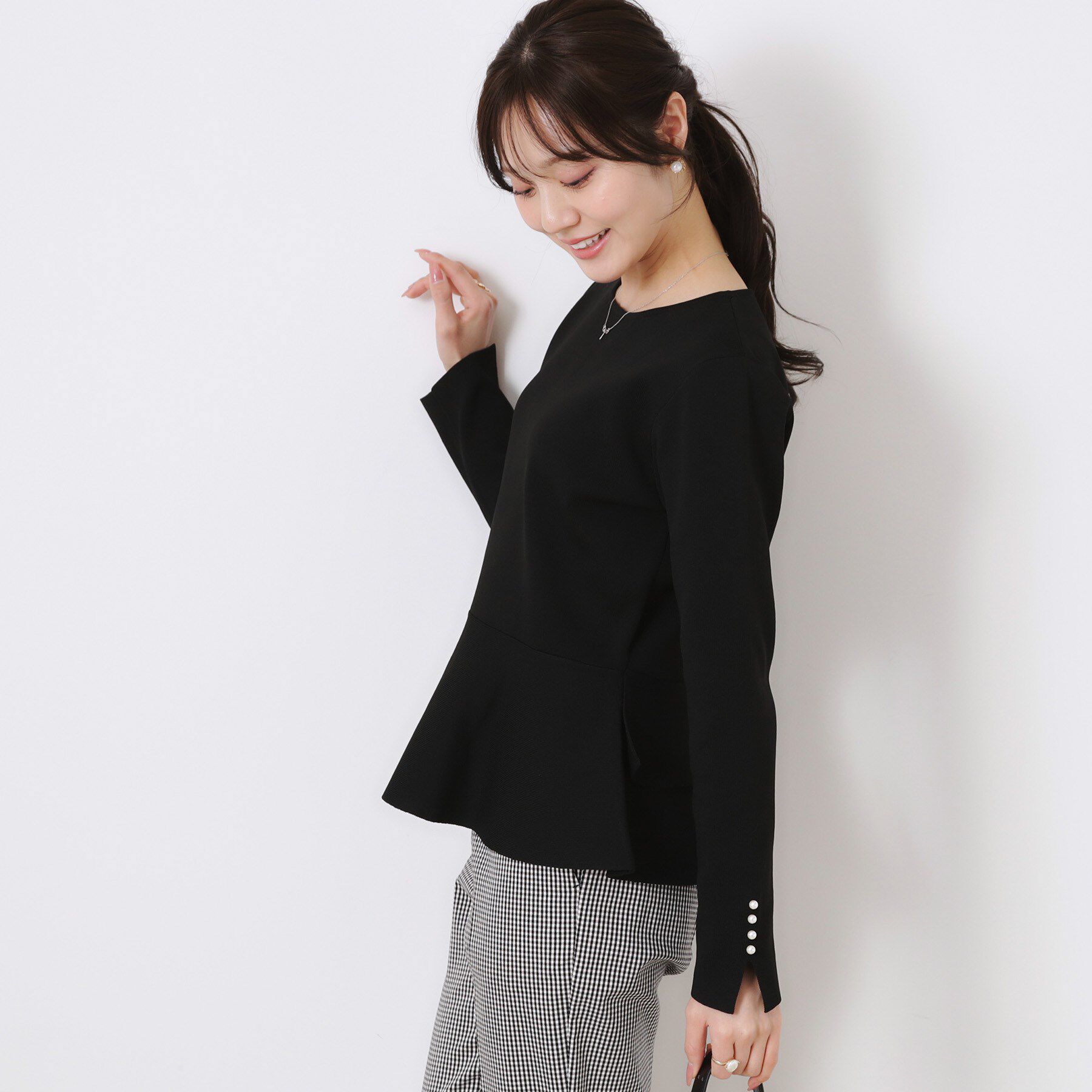 Couture broach「【大人可愛い・通勤】バックパール調ペプラムニット」|ニット・セーター|