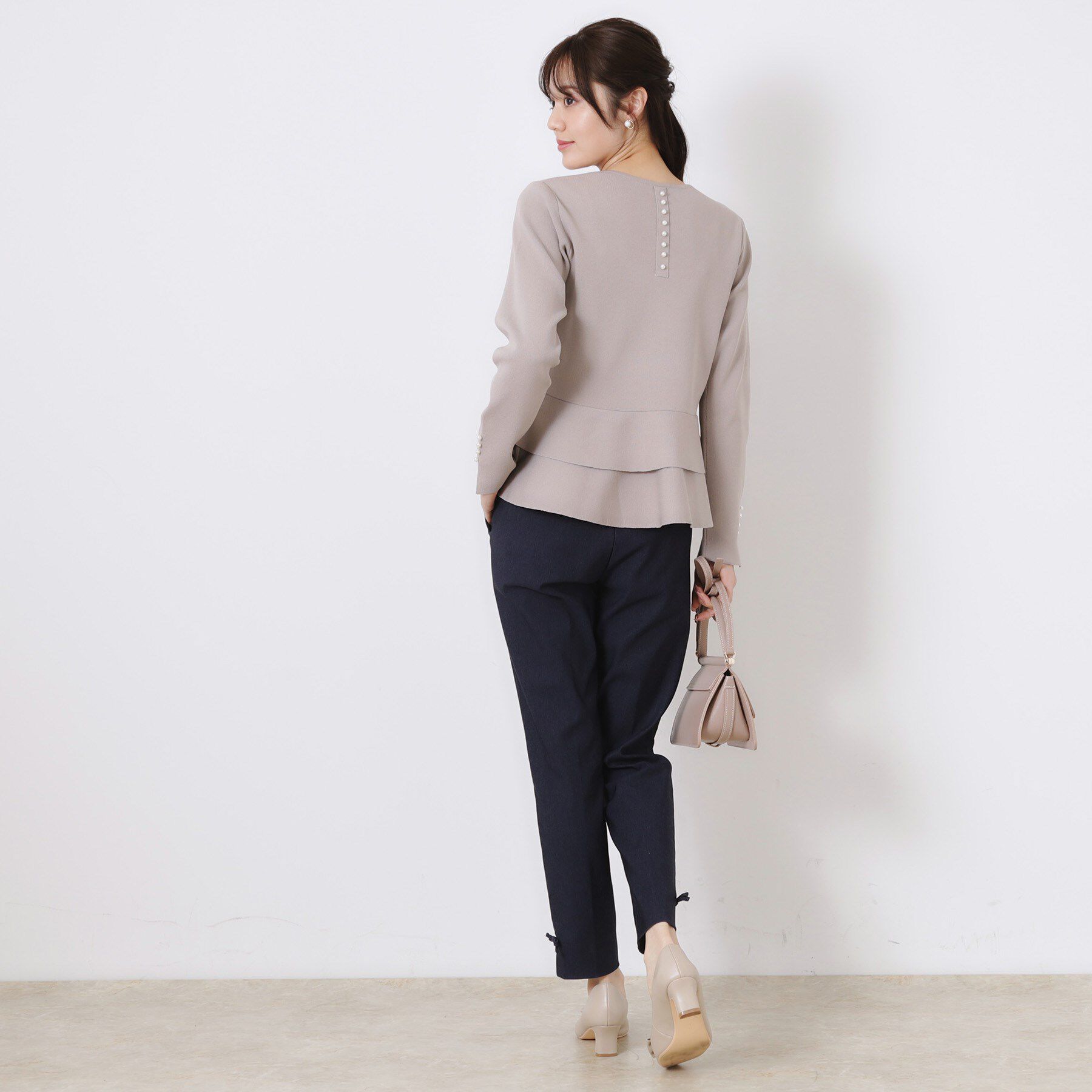 Couture broach「【大人可愛い・通勤】バックパール調ペプラムニット」|ニット・セーター|