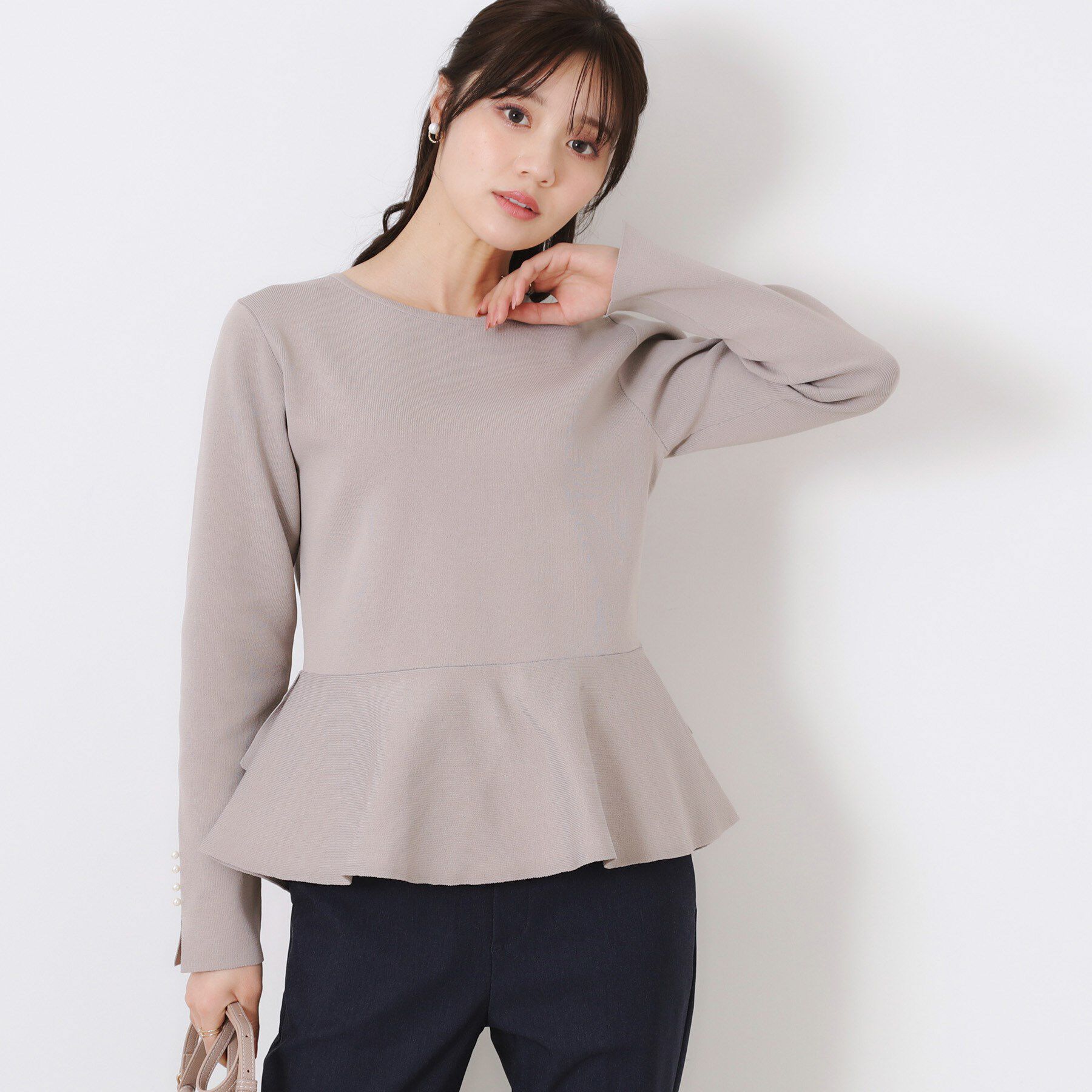 Couture broach「【大人可愛い・通勤】バックパール調ペプラムニット」|ニット・セーター|