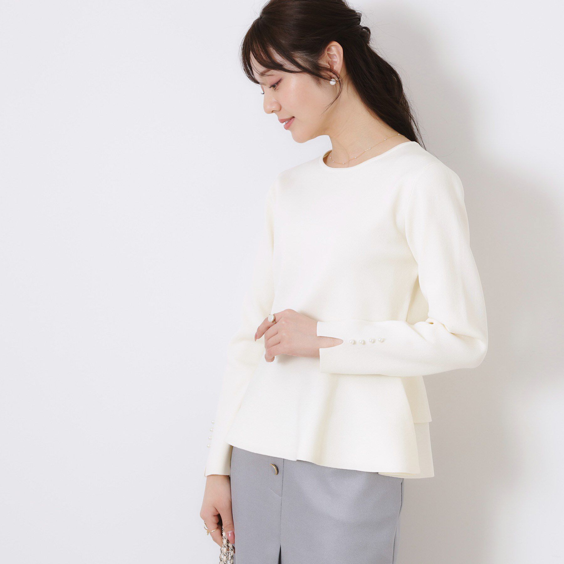 Couture broach「【大人可愛い・通勤】バックパール調ペプラムニット」|ニット・セーター|