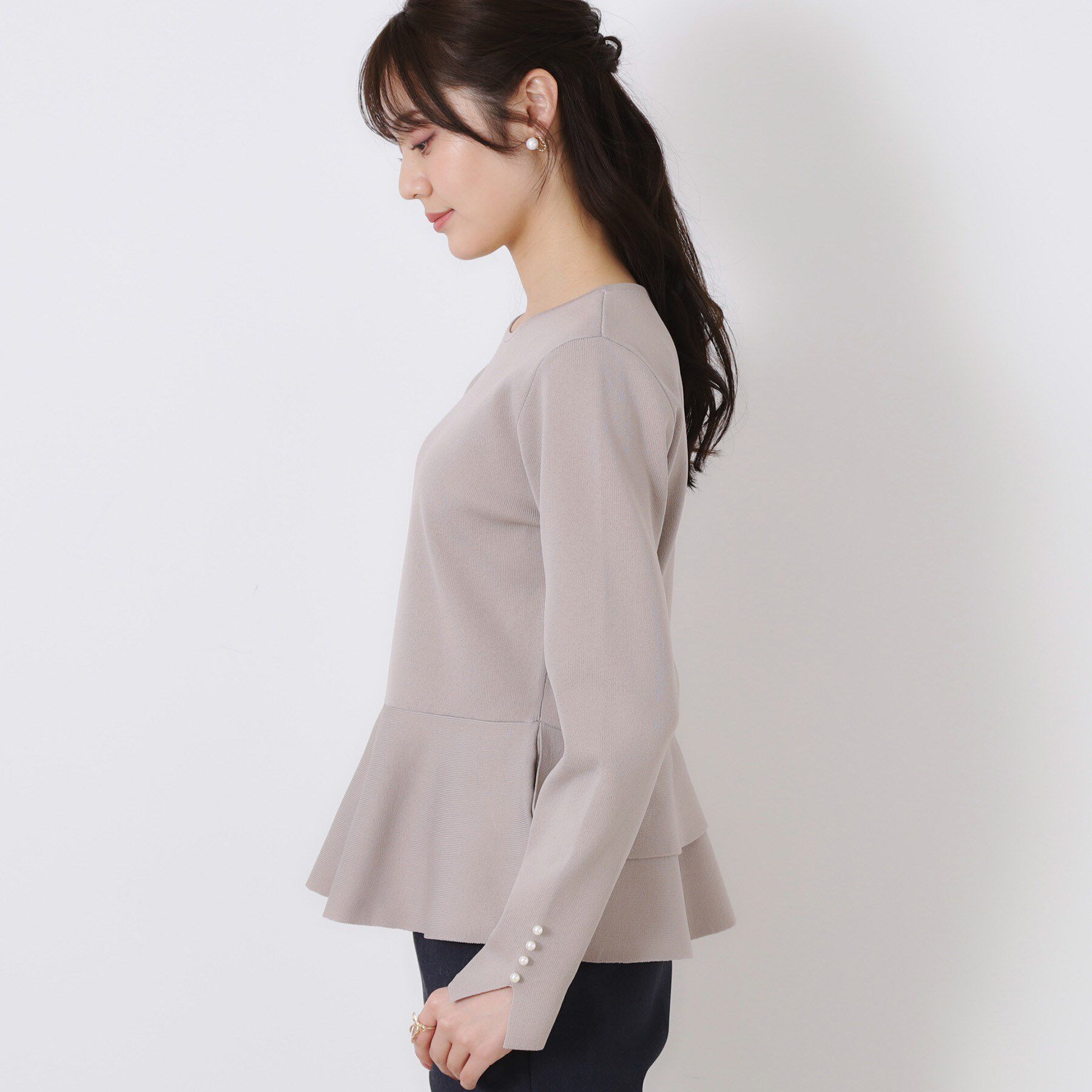 Couture broach「【大人可愛い・通勤】バックパール調ペプラムニット」|ニット・セーター|