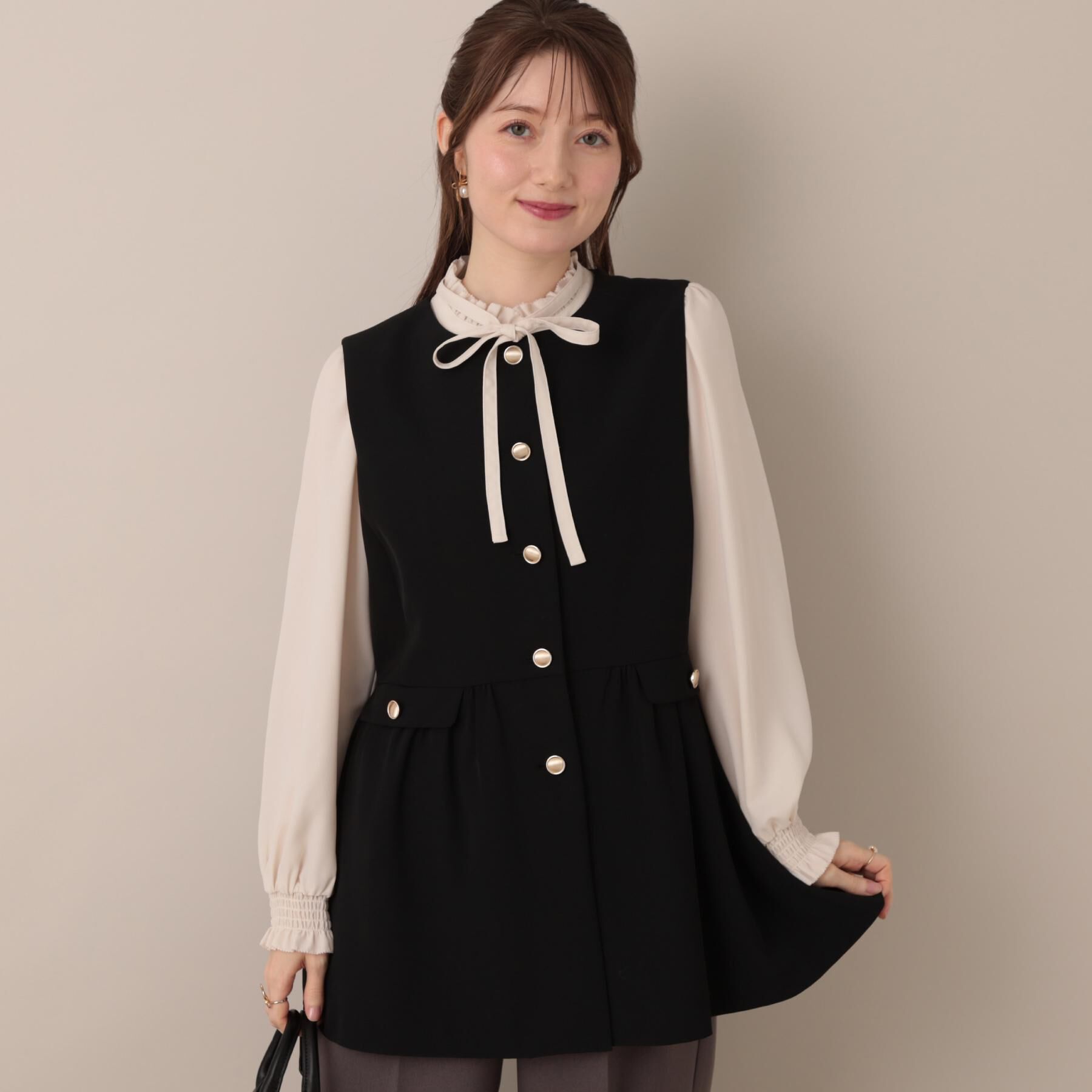 Couture broach「【フェミニン・きれいめ】ゴールド釦ペプラムジレ」|ベスト・ジレ|