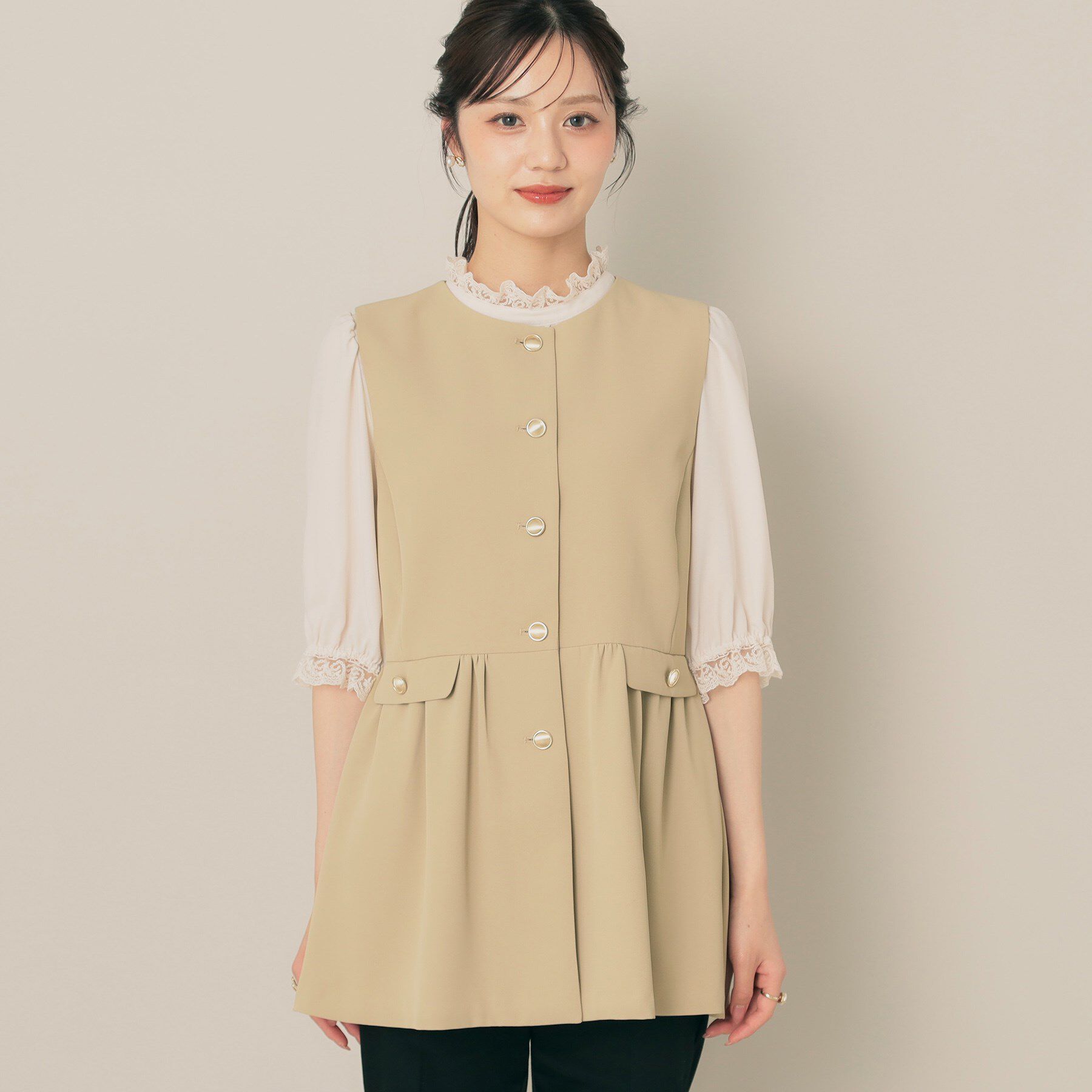 Couture broach「【フェミニン・きれいめ】ゴールド釦ペプラムジレ」|ベスト・ジレ|
