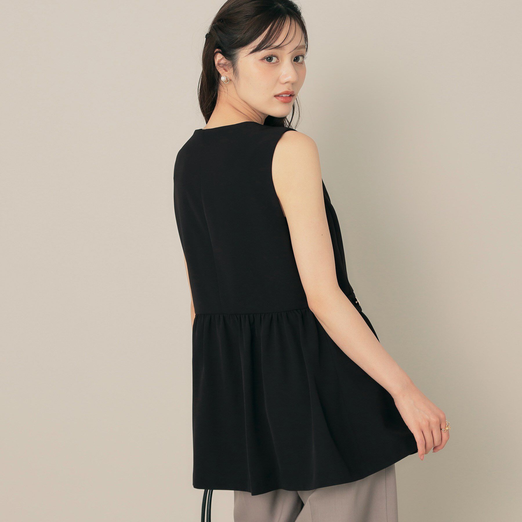 Couture broach「【フェミニン・きれいめ】ゴールド釦ペプラムジレ」|ベスト・ジレ|