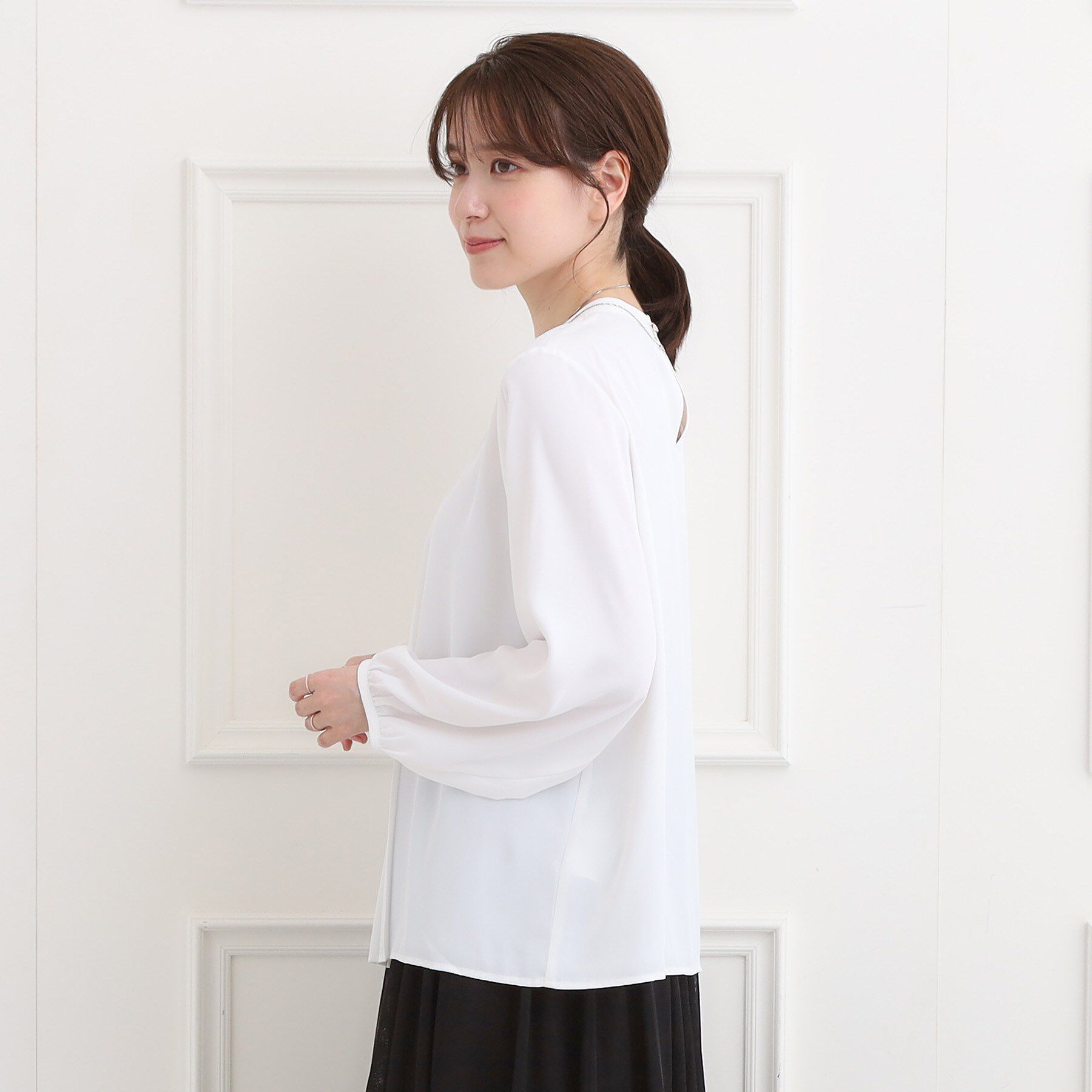 SHOO･LA･RUE「【洗濯機可/通勤】女性らしさとすっきり見えを叶える フロントプリーツブラウス」|シャツ・ブラウス|