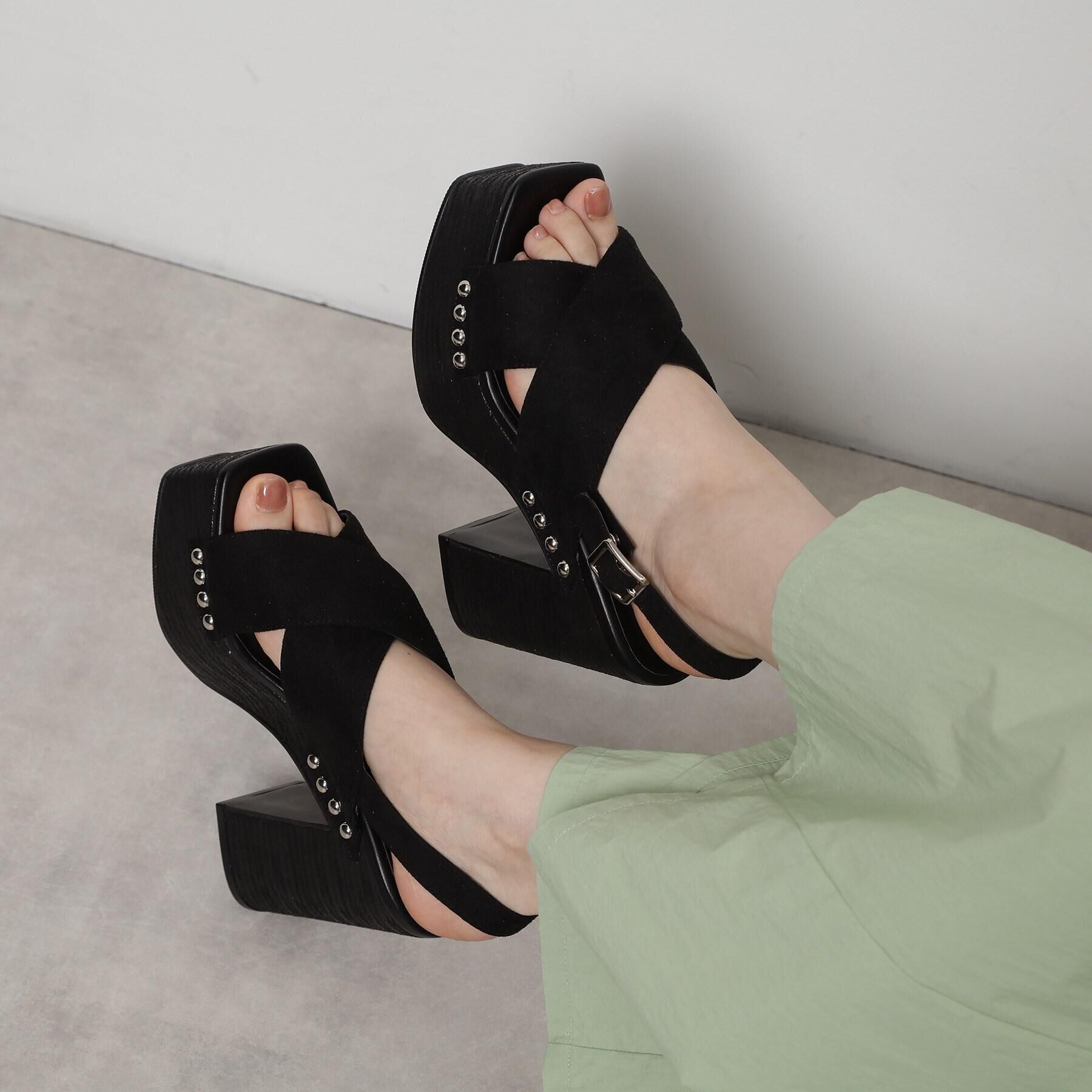 ESPERANZA「【ラク盛り／サンダル】リピーター続出／脚長美脚 クロススタッズサンダル」|サンダル|ブラック(119)