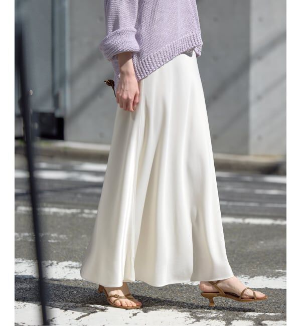 SLOBE IENA「《ブラックのみWEB限定/追加2》グロッシーサテンフレアスカート」|スカート|ナチュラル