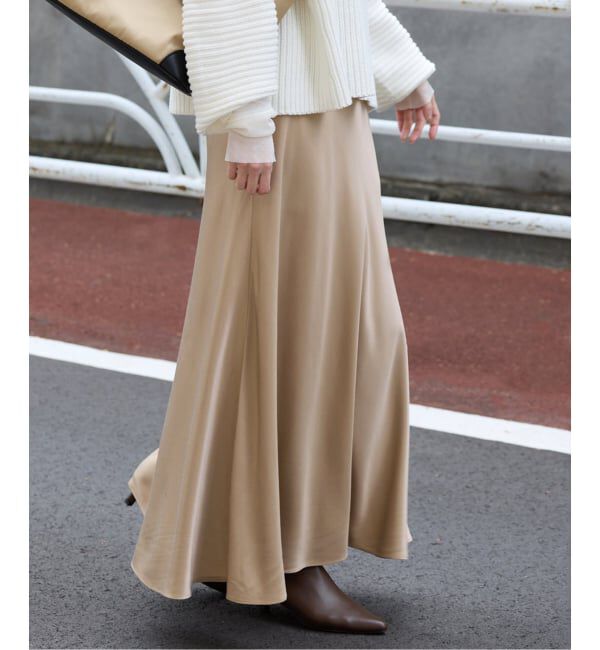 SLOBE IENA「《ブラックのみWEB限定/追加2》グロッシーサテンフレアスカート」|スカート|