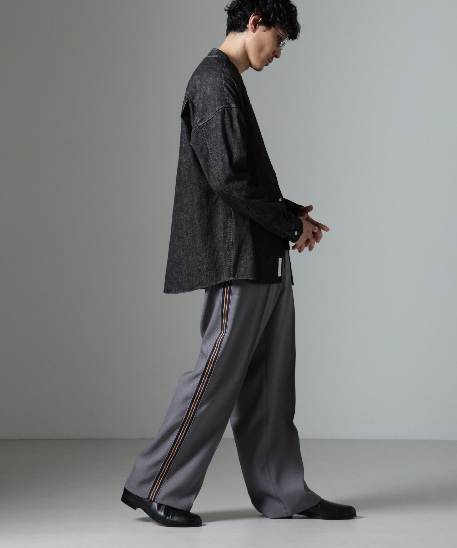 nano･universe「テックツイルサイドストライプイージーパンツ」|チノ|