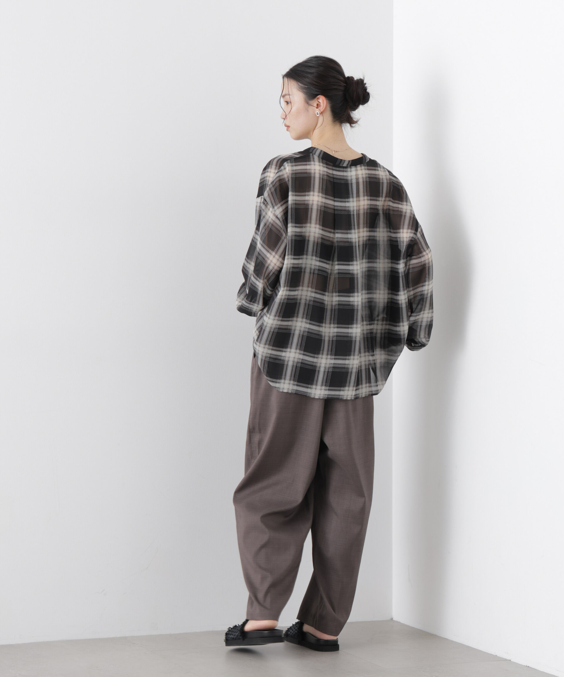 nano･universe「シアーチェックプリントピンタックスタンドカラーブラウス」|シャツ・ブラウス|