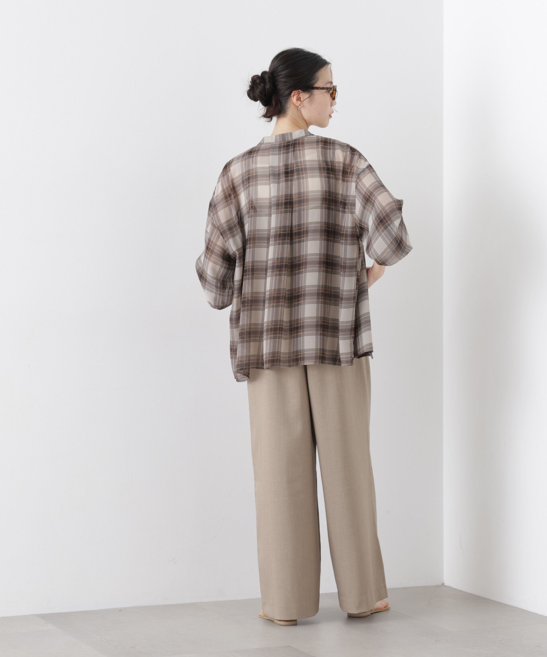 nano･universe「シアーチェックプリントピンタックスタンドカラーブラウス」|シャツ・ブラウス|