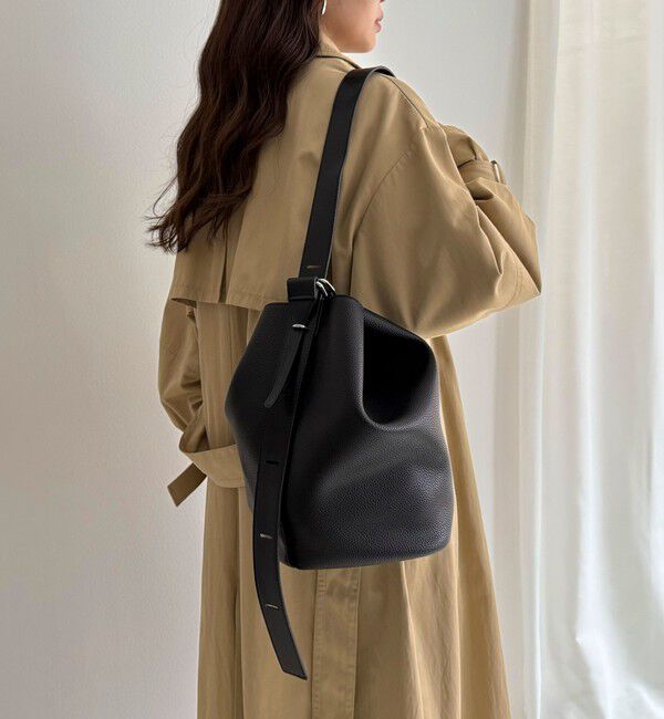 fredy emue「タテ型2wayレザーホーボーバッグ」|ショルダー・メッセンジャー|ブラック