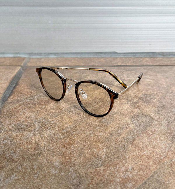 fredy emue「調光レンズメタルテンプルセルメガネ」|メガネ|