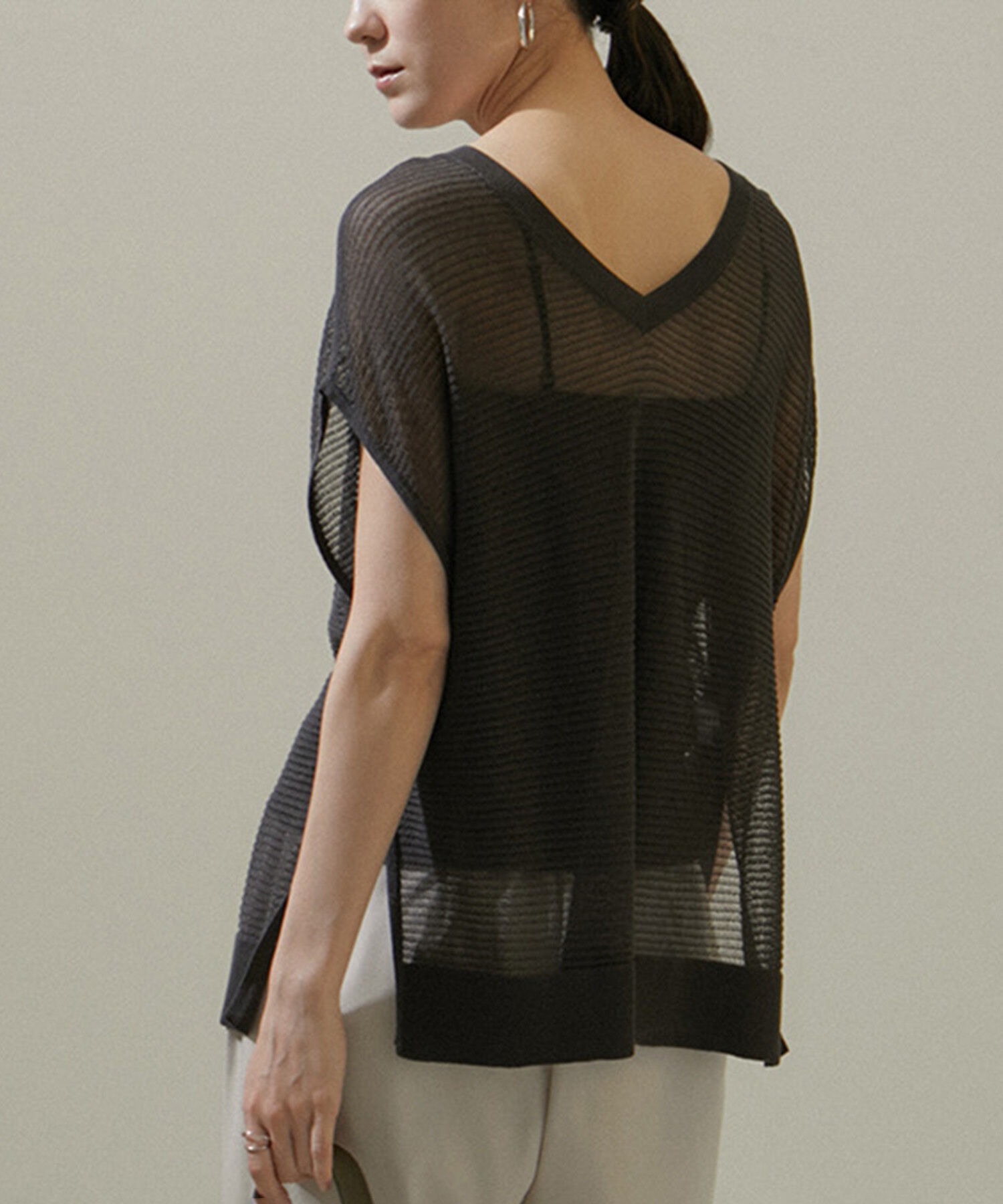 SALON adam et rope'「透かし編み2WAYメッシュプルオーバー【洗える】」|ニット・セーター|チャコール(06)