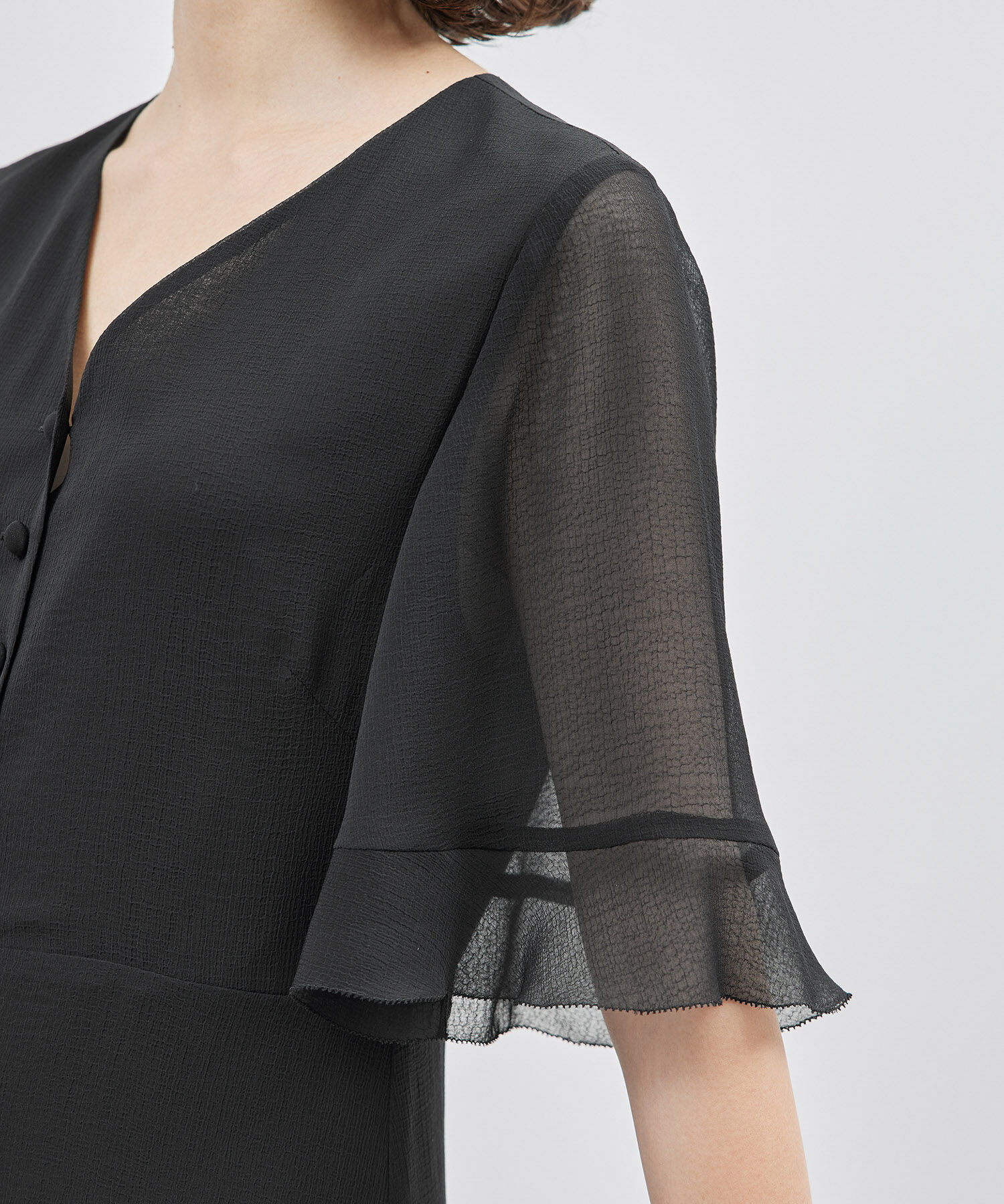 ROPE「フリルヘムVネックワンピース」|ワンピース|