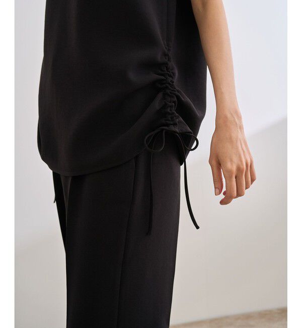 ROPE「【洗える】バックサテンドロストVネックブラウス【WEB・一部店舗限定】」|シャツ・ブラウス|