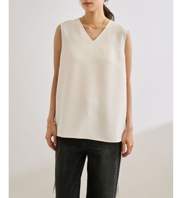 ROPE「【洗える】バックサテンドロストVネックブラウス【WEB・一部店舗限定】」|シャツ・ブラウス|