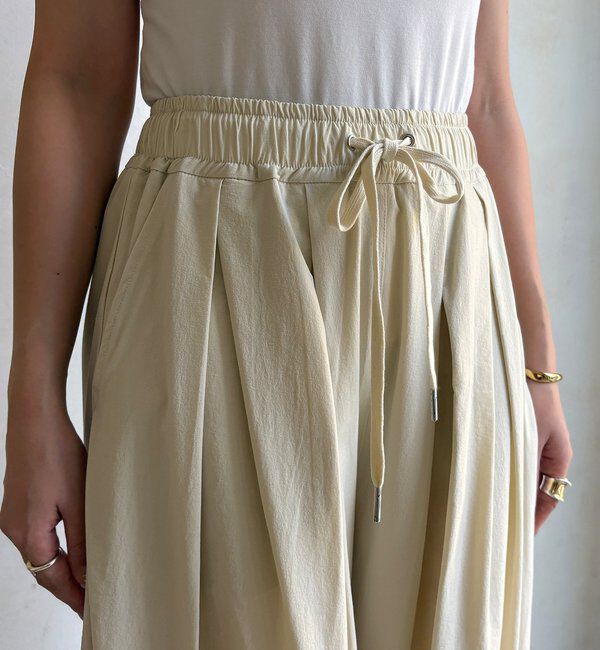  「ナイロンストレッチタックギャザーパンツ」|チノ|