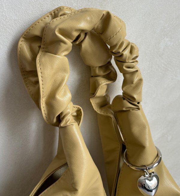  「フリルハンドルハートチャーム付トート」|トートバッグ|